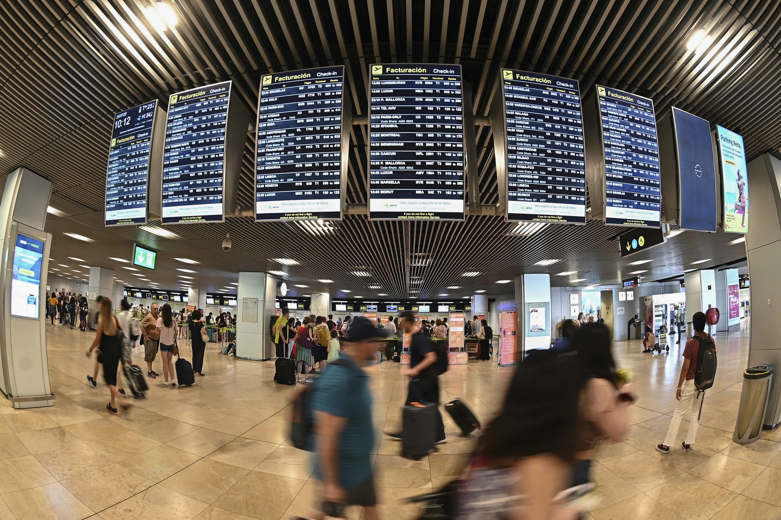 Greves cancelam oito voos da Iberia Express e quatro da easyJet em Espanha