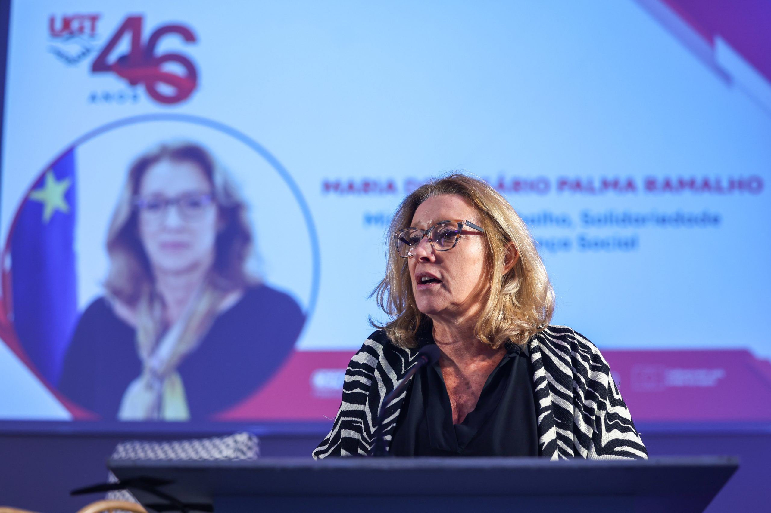 Aumento dos despedimentos coletivos é preocupante, considera ministra