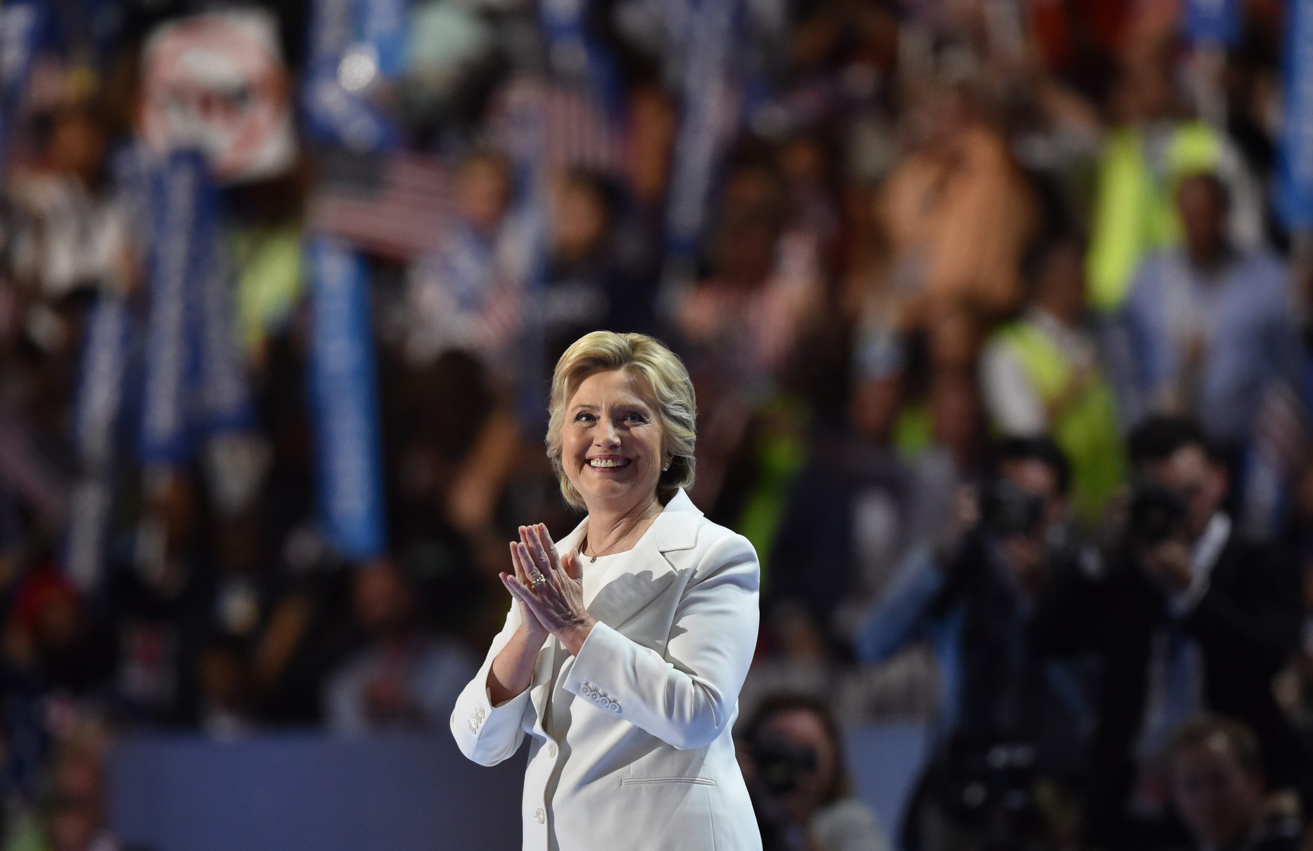 Hillary volta à campanha empatada nas sondagens com Trump