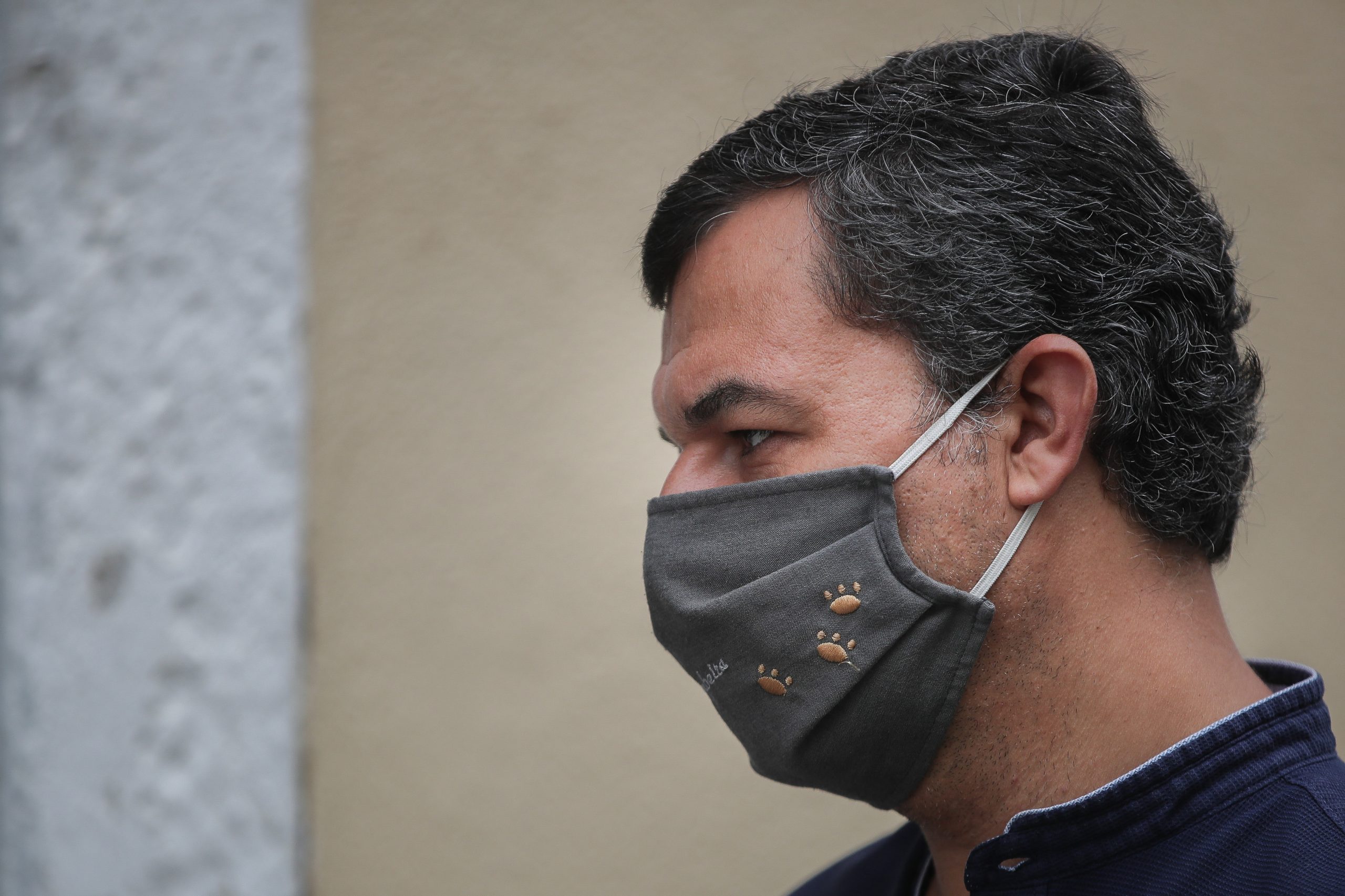 Governo está a ponderar confinamento geral na primeira quinzena de dezembro, afirma o PAN