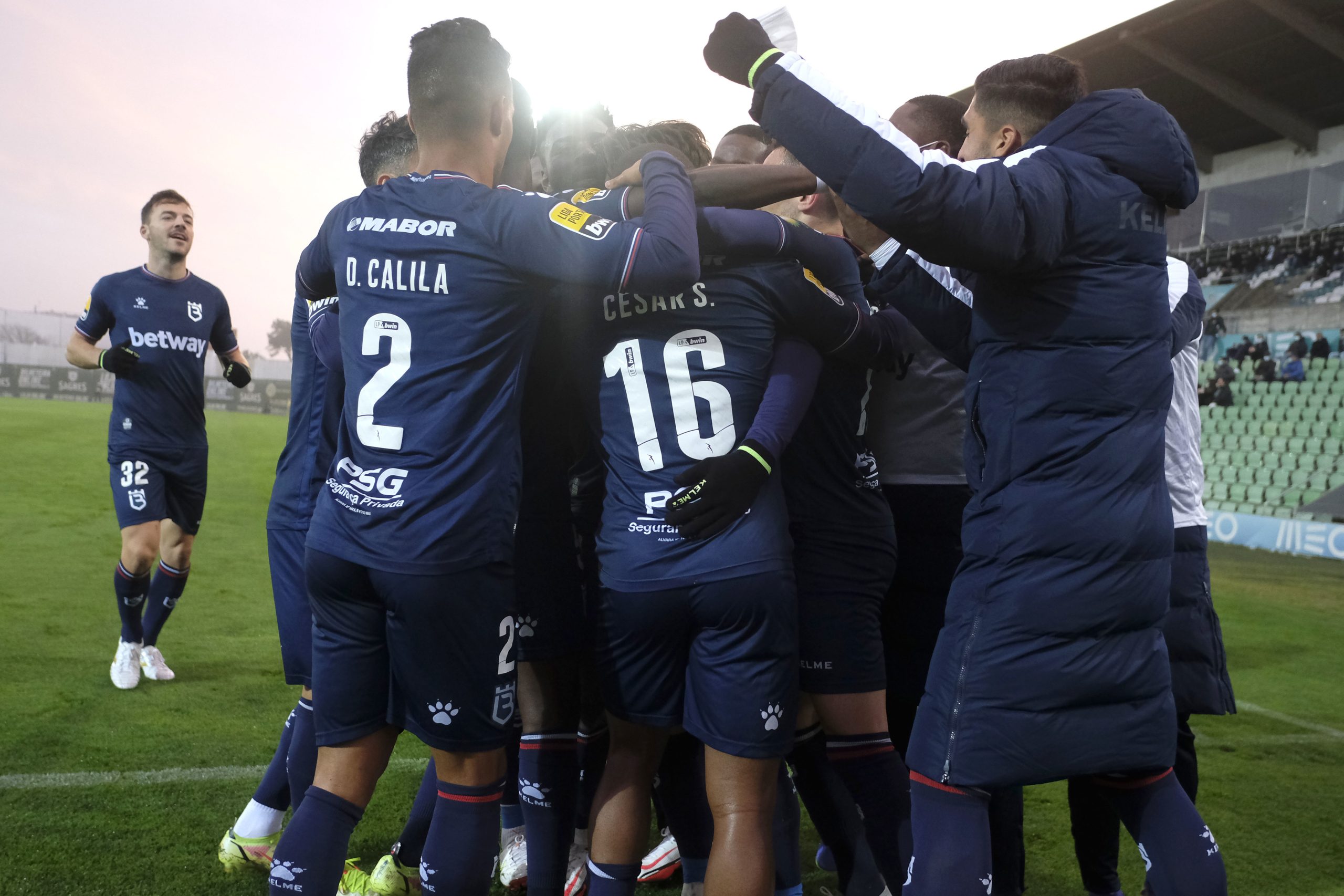 Treinador Franclim Carvalho assina contrato de época e meia com o Belenenses SAD