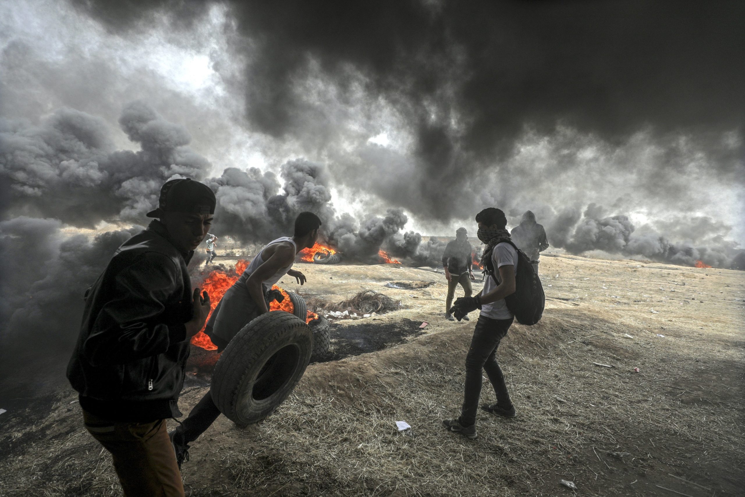 Três palestinianos mortos e mais de 600 feridos em protestos na faixa de Gaza