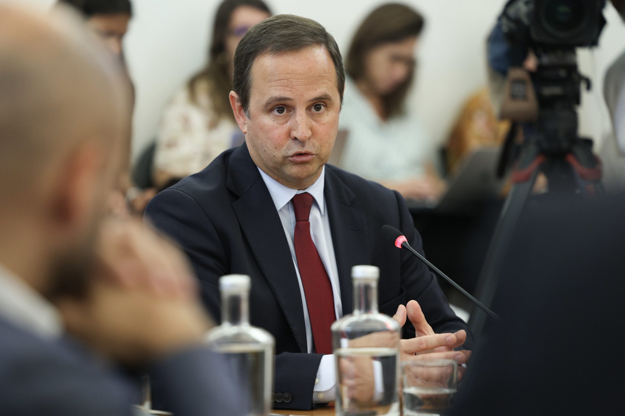 Medina contraria ex-CEO e garante que foi informada da exoneração por justa causa