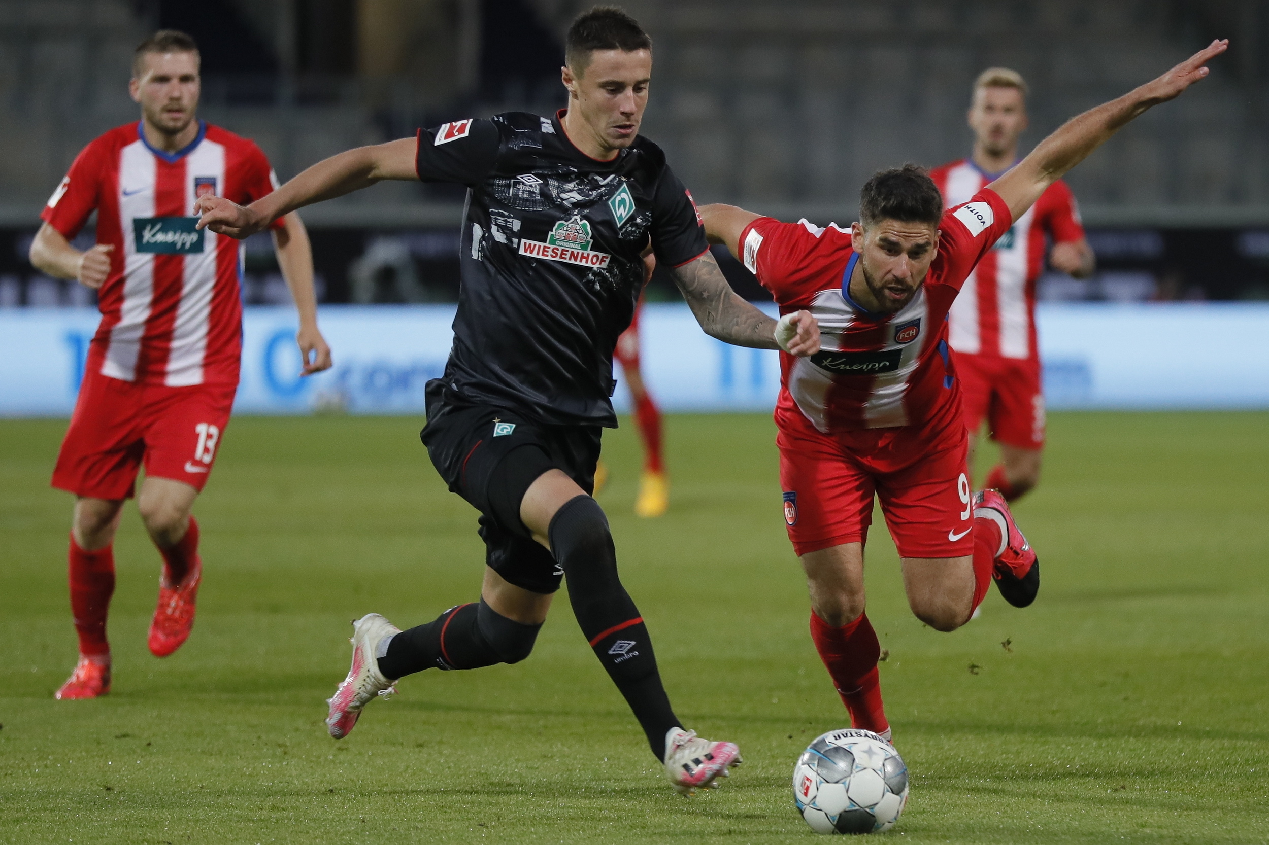 Werder Bremen empata em Heidenheim e garante permanência na Bundesliga