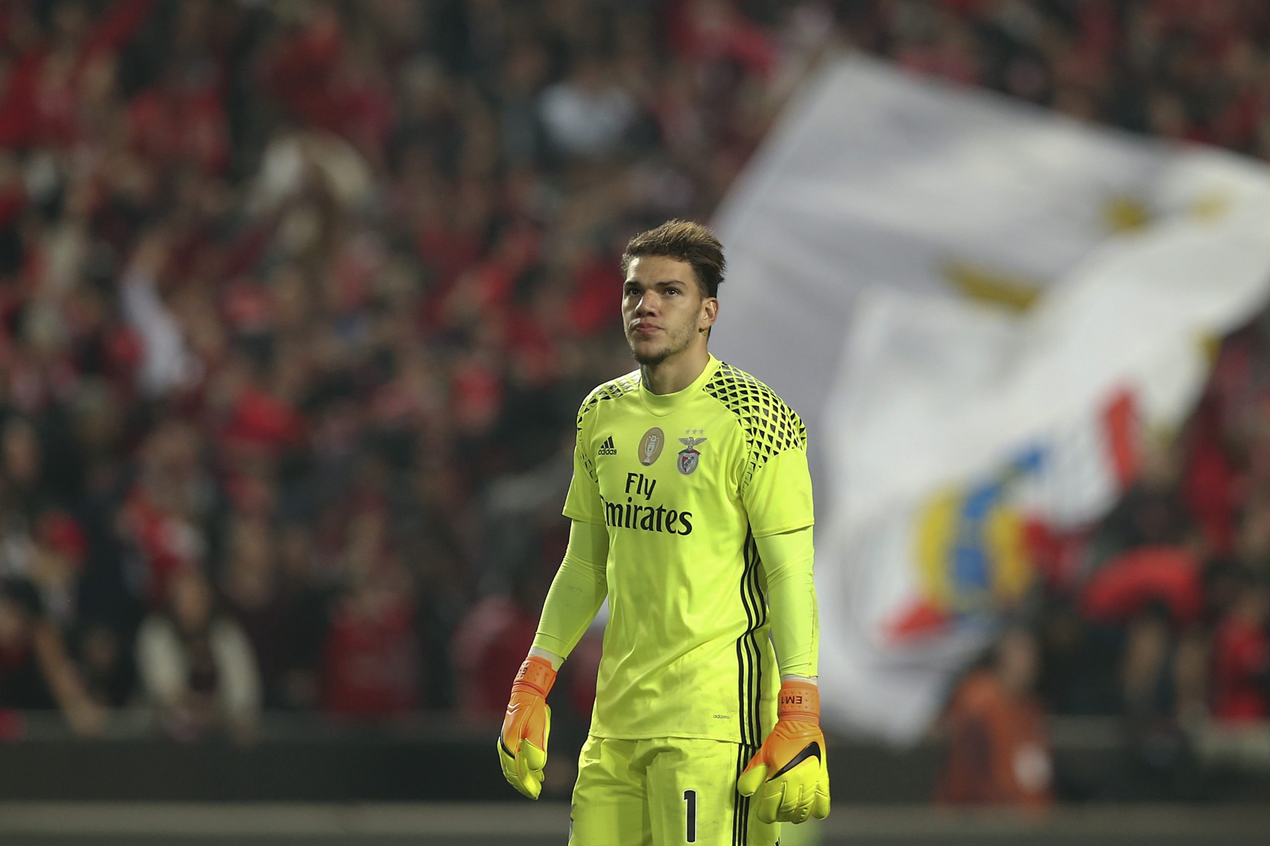 Pizzi e Ederson renovam com o Benfica