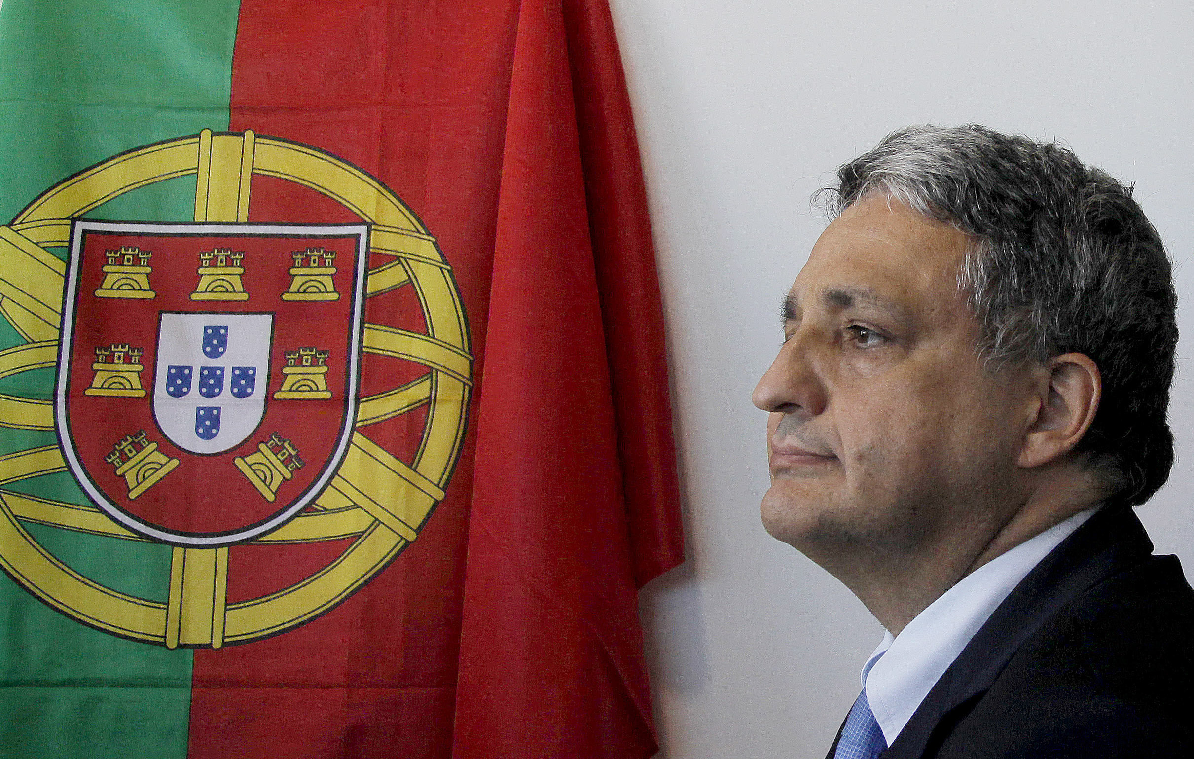 Paulo Macedo, o bom filho à banca torna