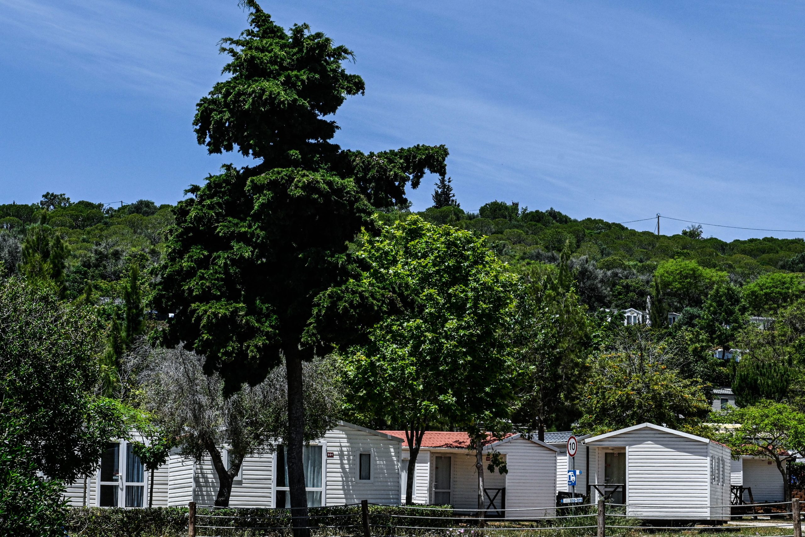 Os parques de campismo do Algarve começam a abrir para um verão incerto