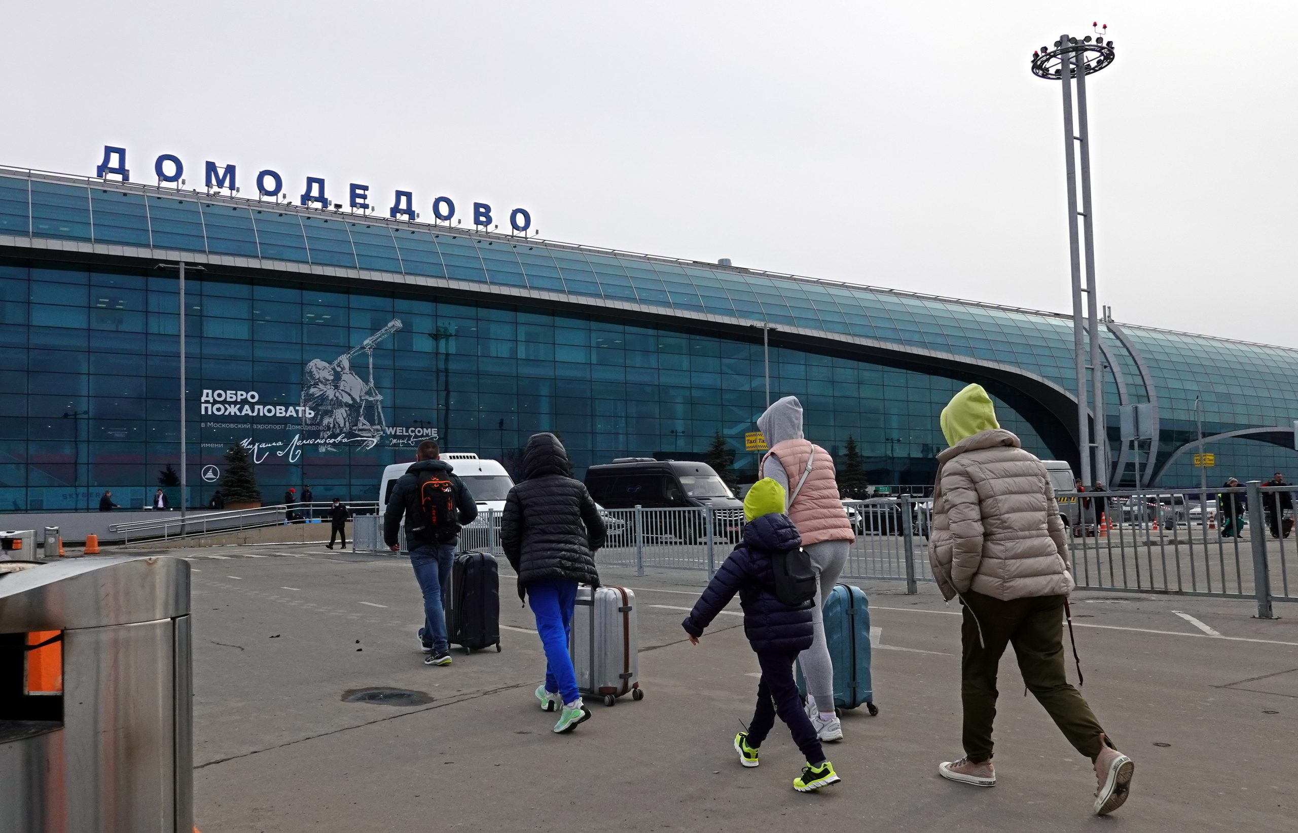 Ataques de drones ucranianos encerram temporariamente aeroportos de Moscovo