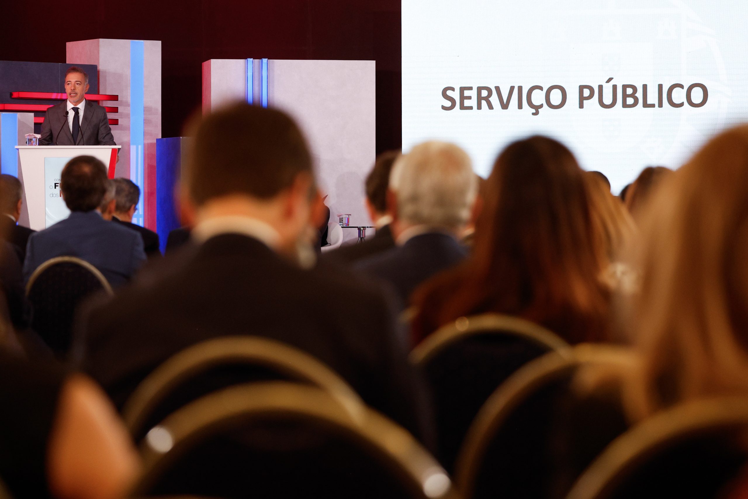 Partidos reagem às medidas anunciadas para a comunicação social e lamentam “ataque” de Montenegro à atividade jornalística