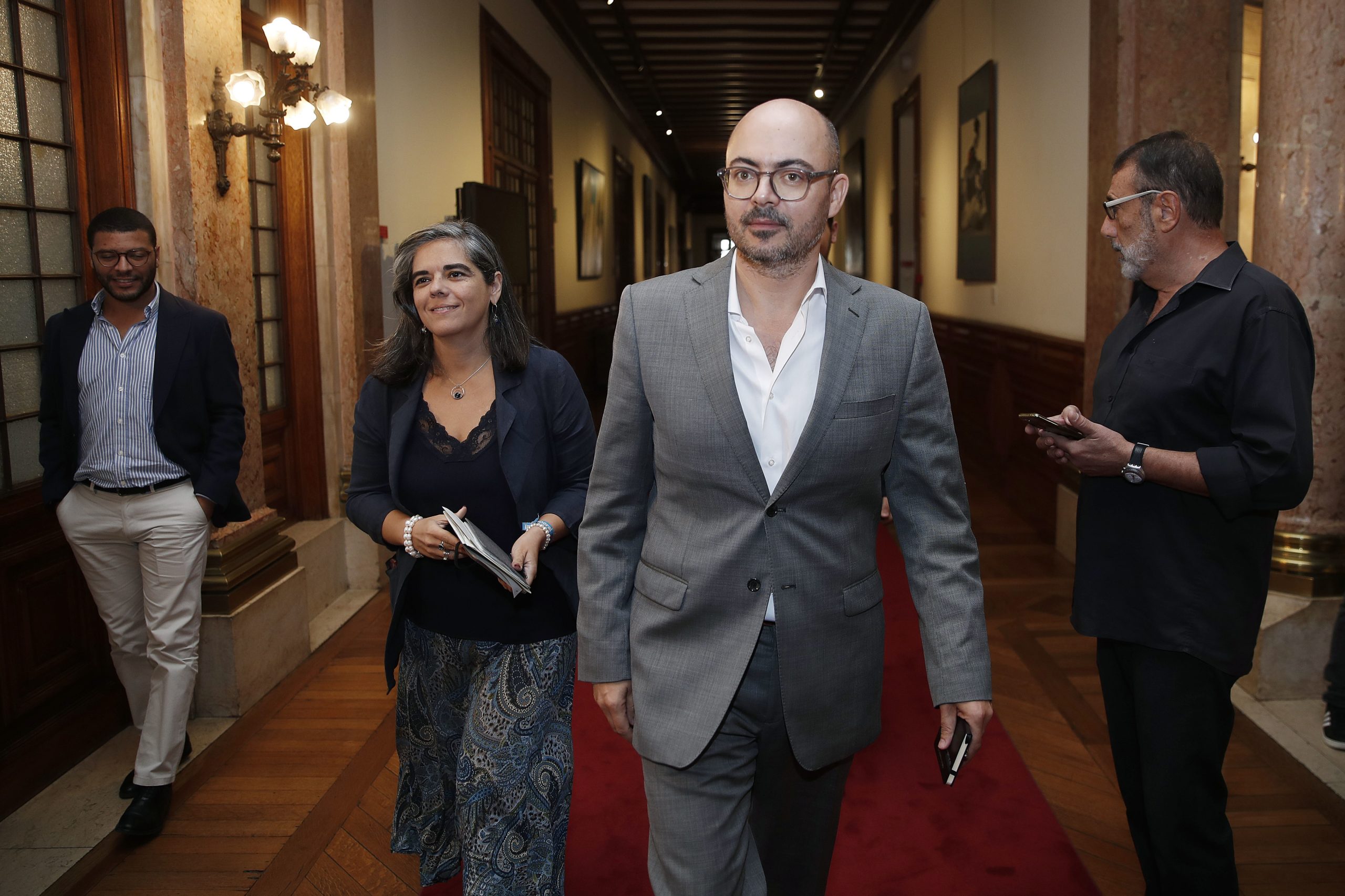 Moção de censura: IL acusa Santos Silva de desrespeitar Regimento do parlamento