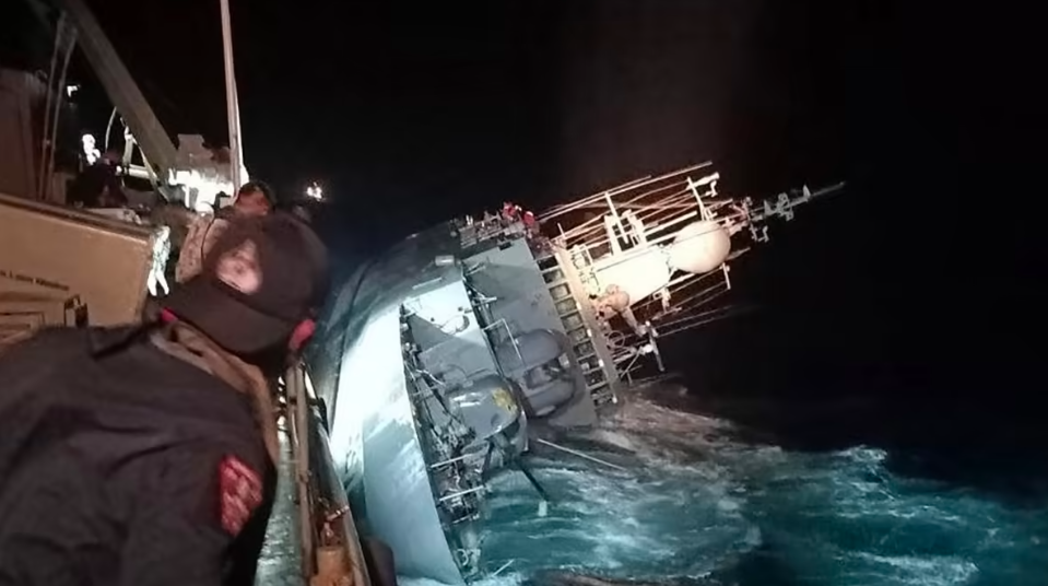 31 marinheiros tailandeses desaparecidos após naufrágio de navio