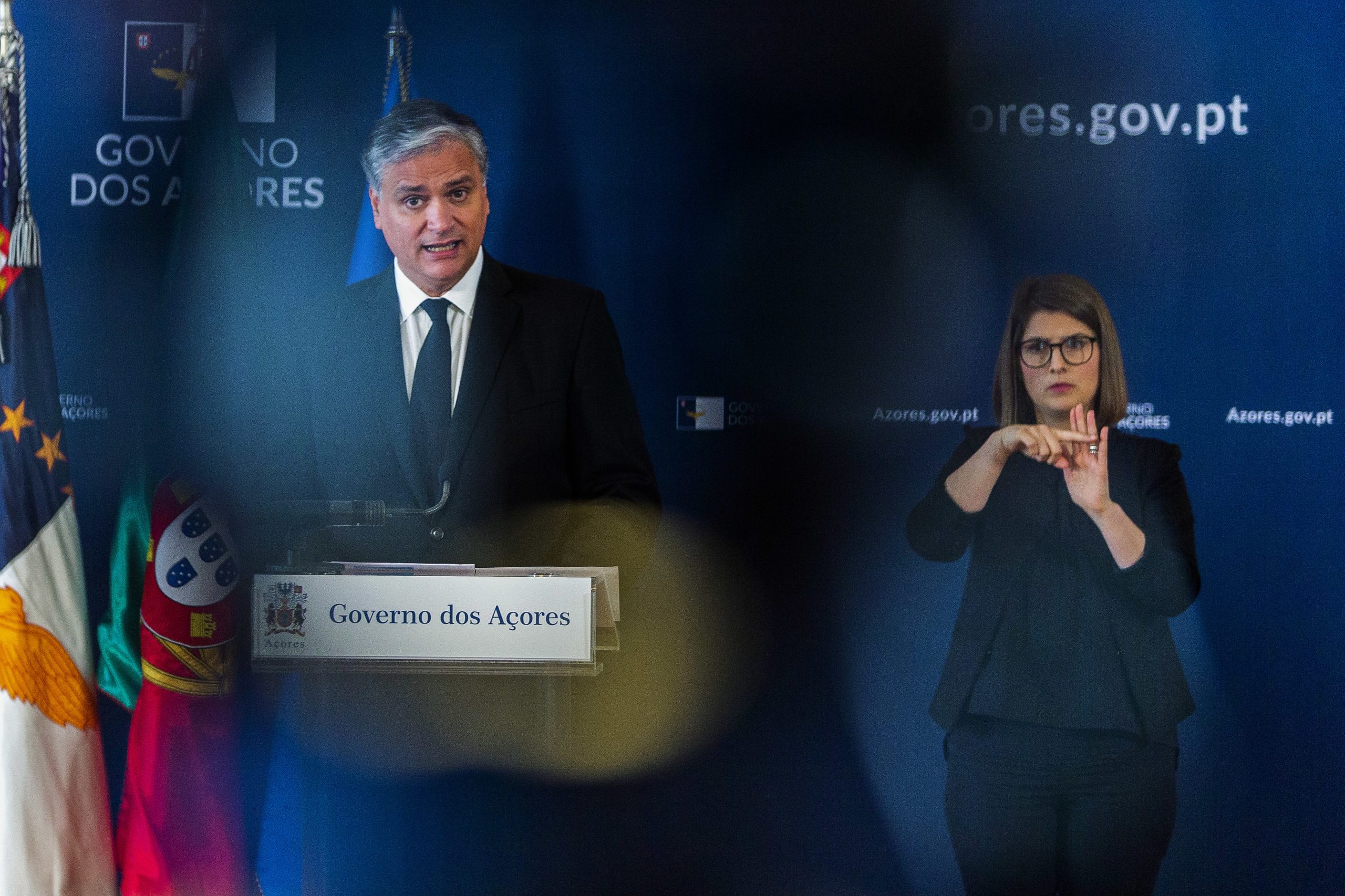 Fim das quarentenas. Governo dos Açores “acatará” decisão do tribunal, mas considera que é “errada e perigosa”
