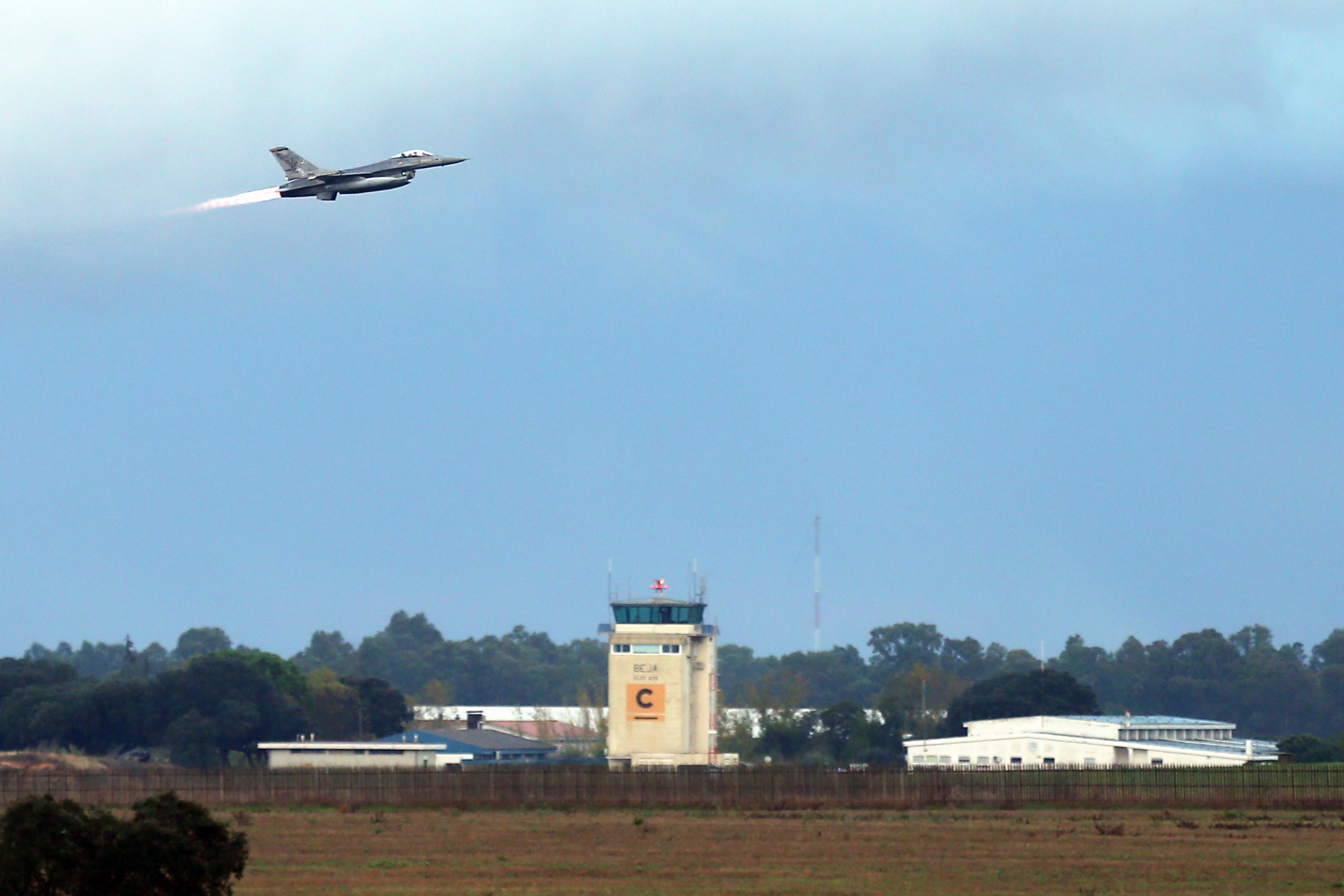 F-16 foram “fundamentais” para aterragem de emergência de avião em Beja, diz Força Aérea
