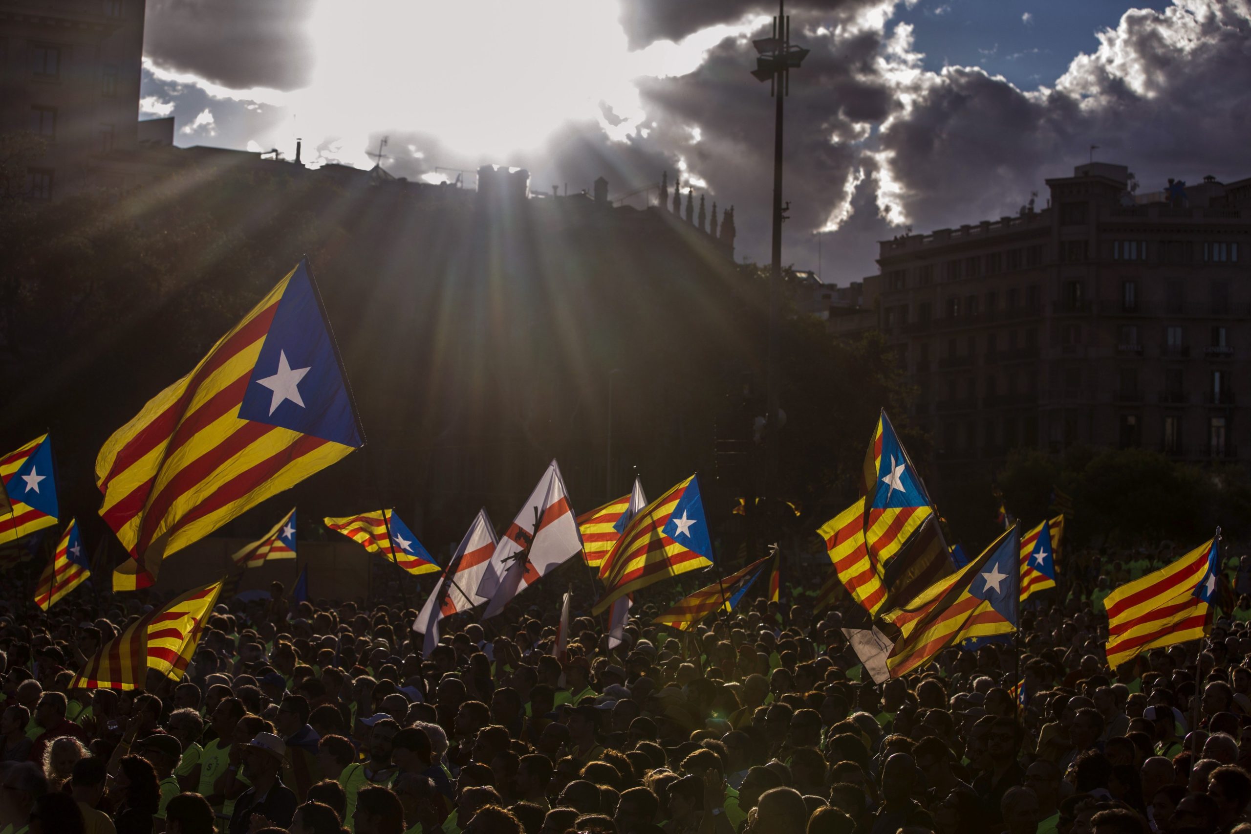Governo catalão acusa Madrid de aplicar artigo 155 “pela porta das traseiras”