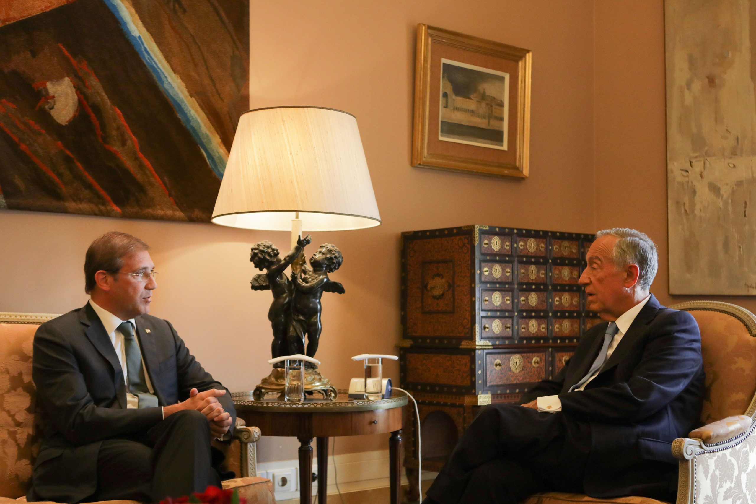 Passos diz que a sua reflexão “vai bem”, mas que não falou do tema com Marcelo