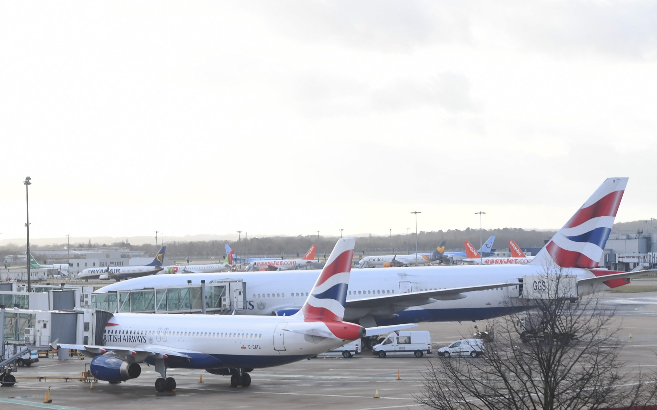 Detidos por “uso criminoso de drones” em Gatwick libertados sem acusação