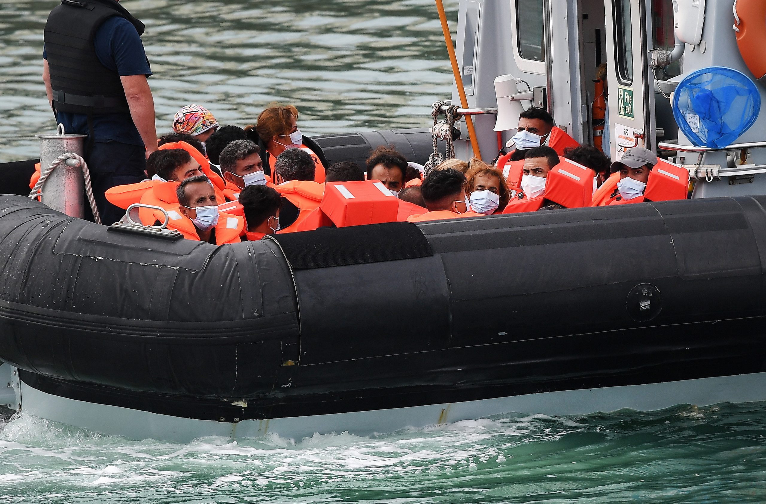 Metade dos migrantes que tentam atravessar Canal da Mancha provêm da Bélgica