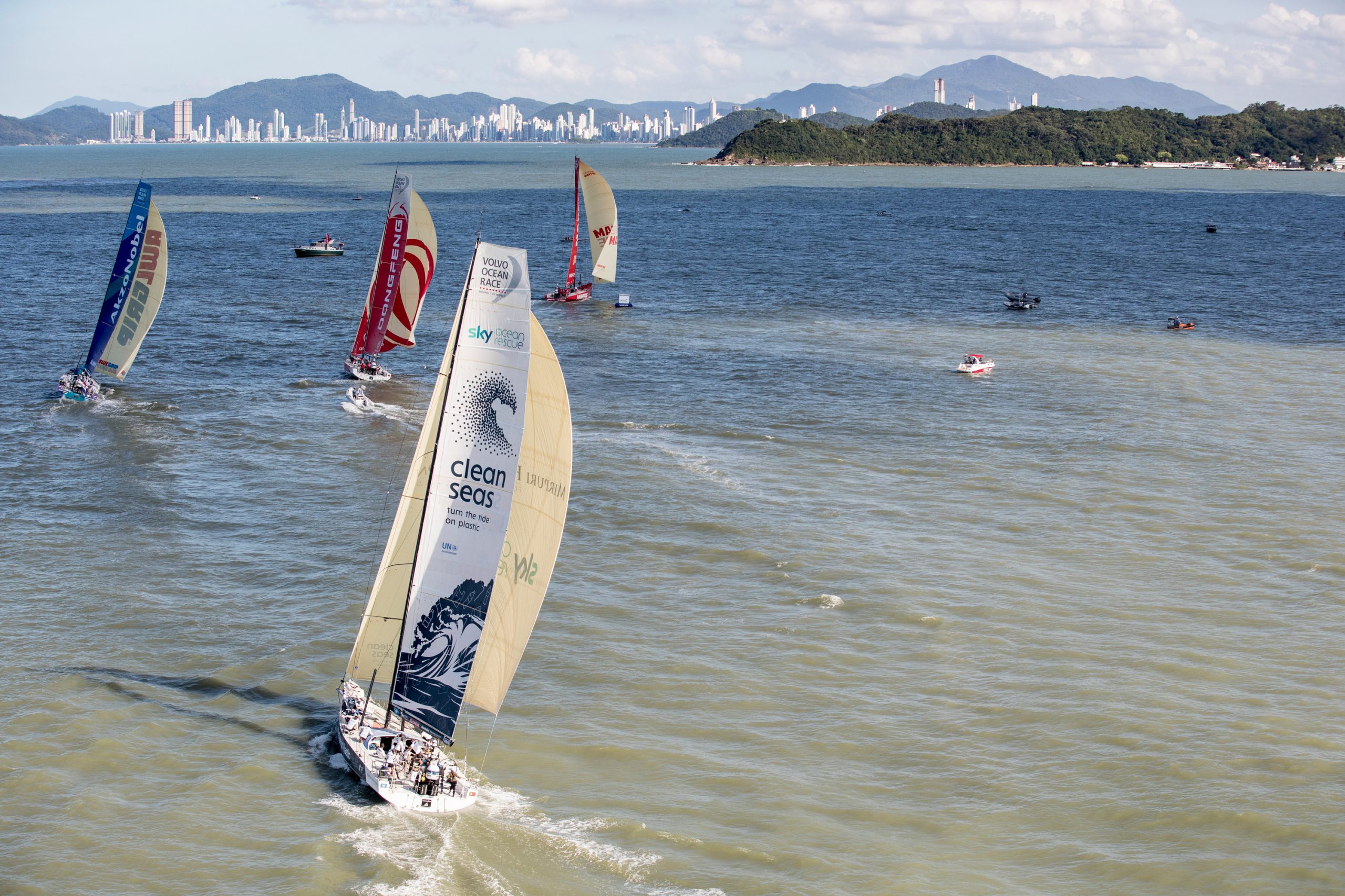 Volvo Ocean Race: Seis equipas competem na regata In-Port de Itajaí