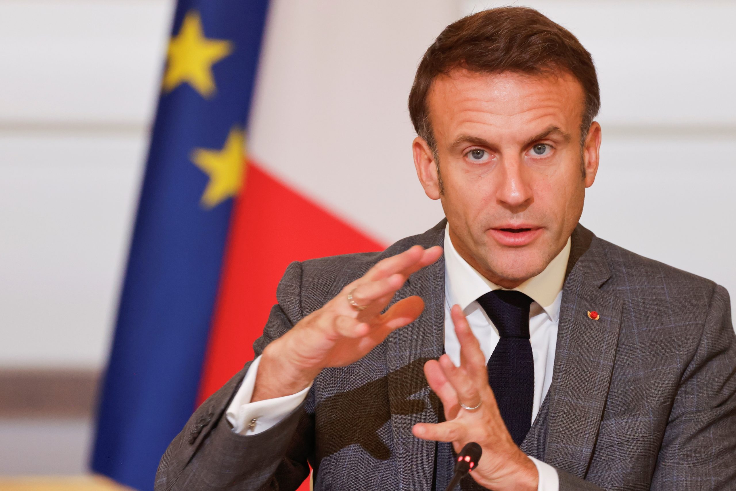 Autoridade Palestiniana deve trabalhar com a comunidade internacional contra o terrorismo, diz Emmanuel Macron