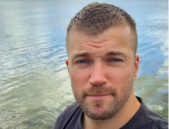Pastor luterano que dá aulas de musculação no Instagram faz sucesso na Suécia