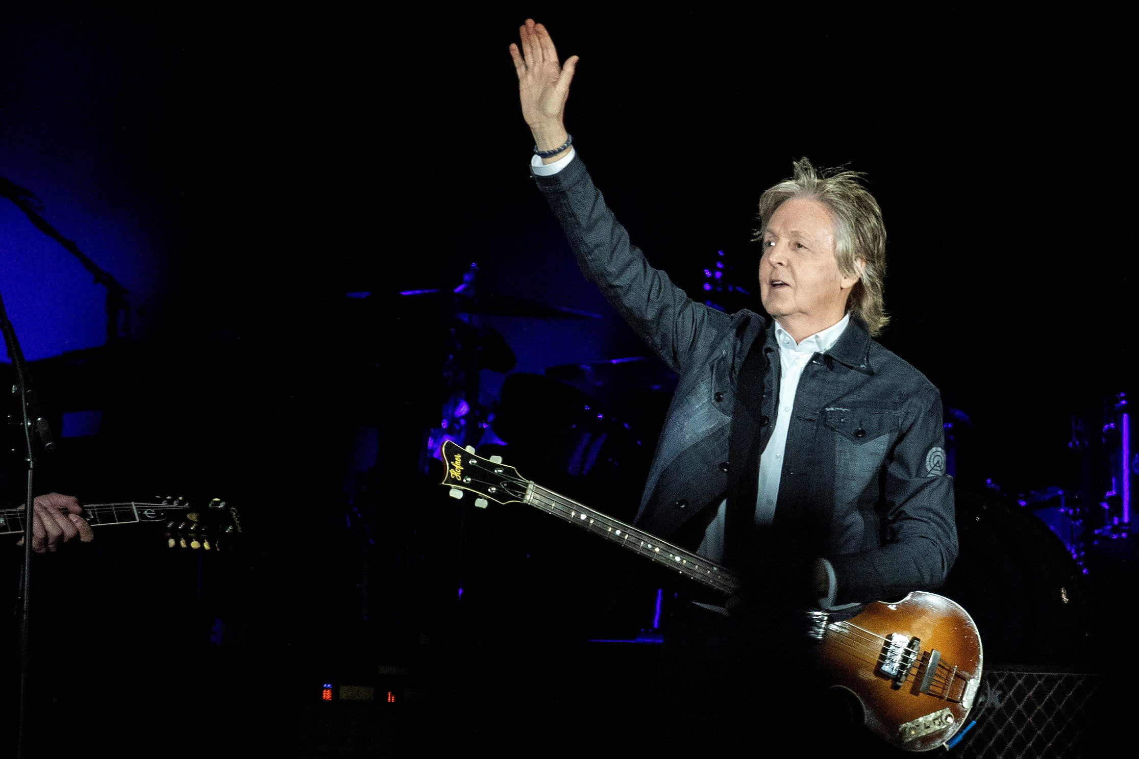 Paul McCartney lança faixa quase silenciosa contra o uso de inteligência artificial