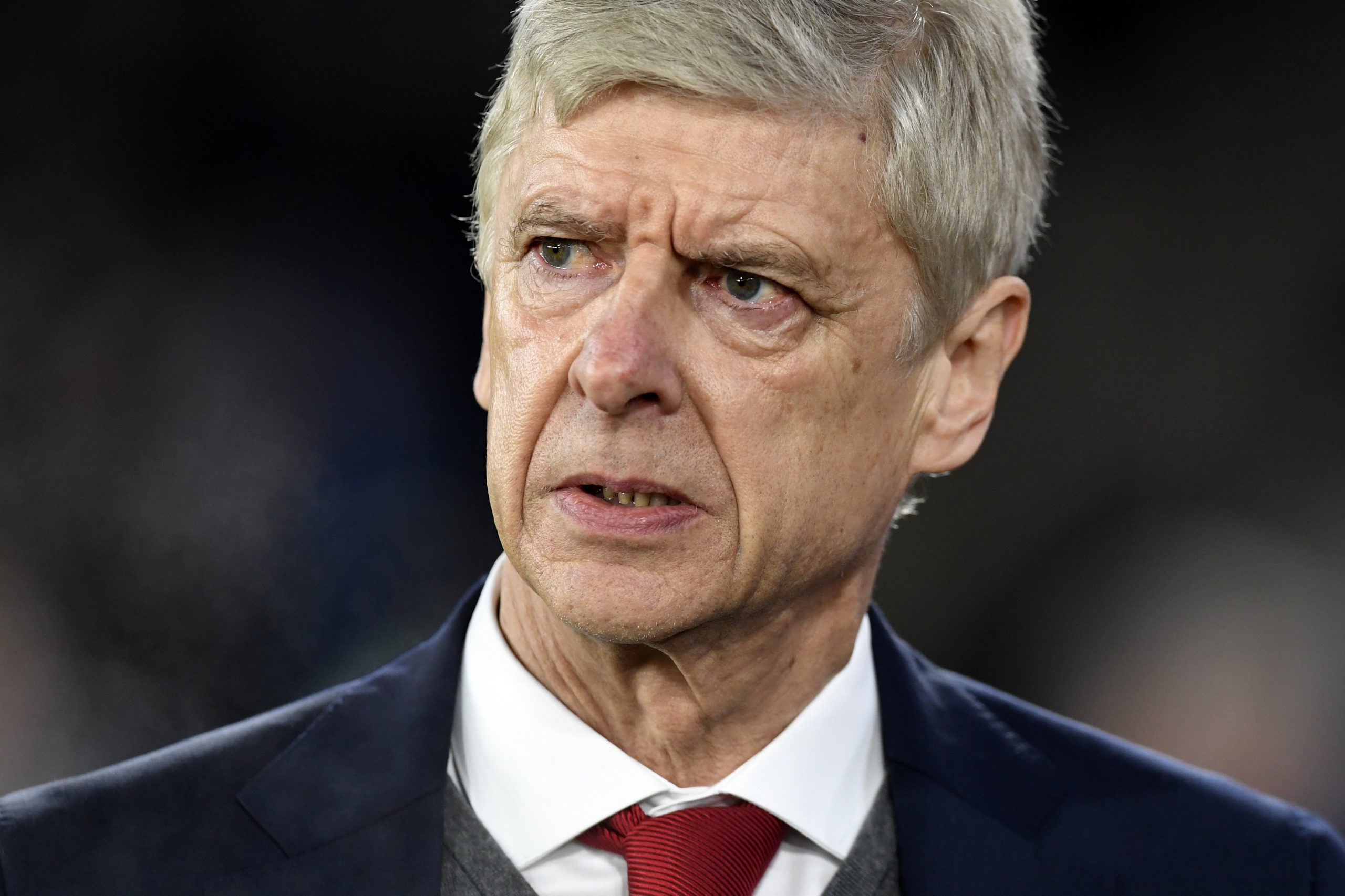 Arséne Wenger acusado pela Federação inglesa de atos impróprios para com árbitro