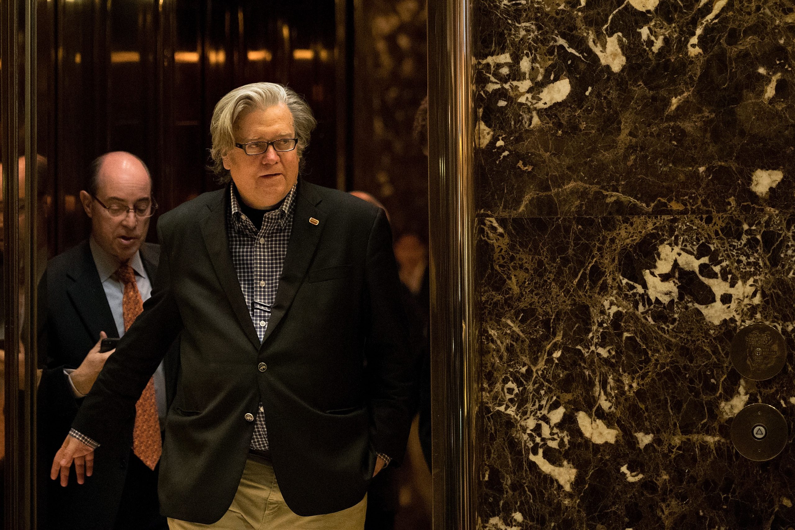 A imprensa americana é “de oposição” e “deve calar a boca”, diz Bannon
