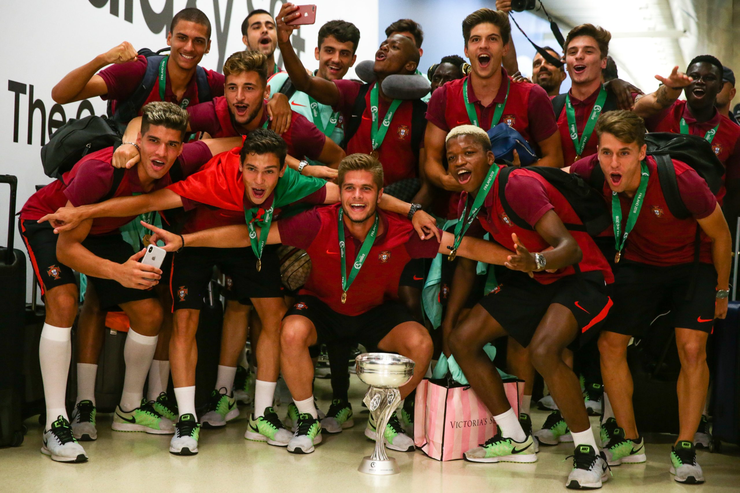 Sub-19 recebidos em ombros e com os olhos postos no Mundial