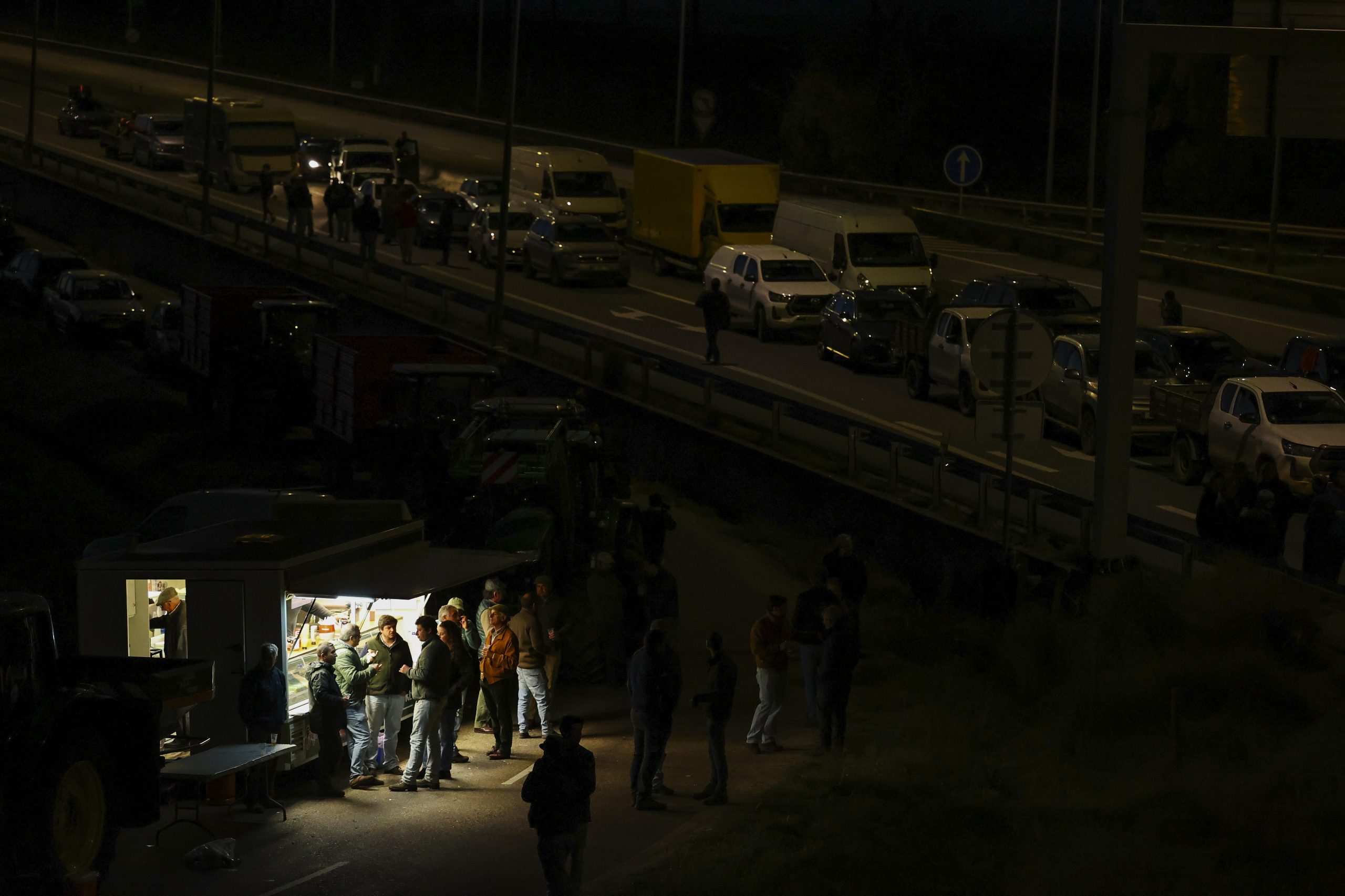 Manifestantes em Elvas desmobilizam após garantia de que recebem apoios. Em Coimbra ficam até sexta-feira