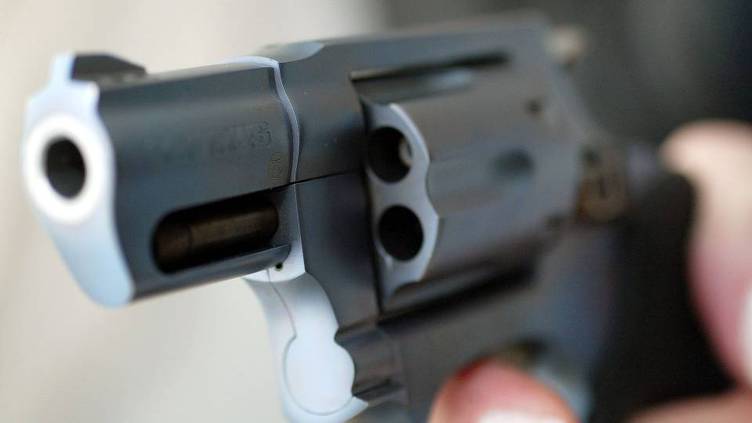 Florida aprova lei que permite que os estudantes levem armas para as Universidades