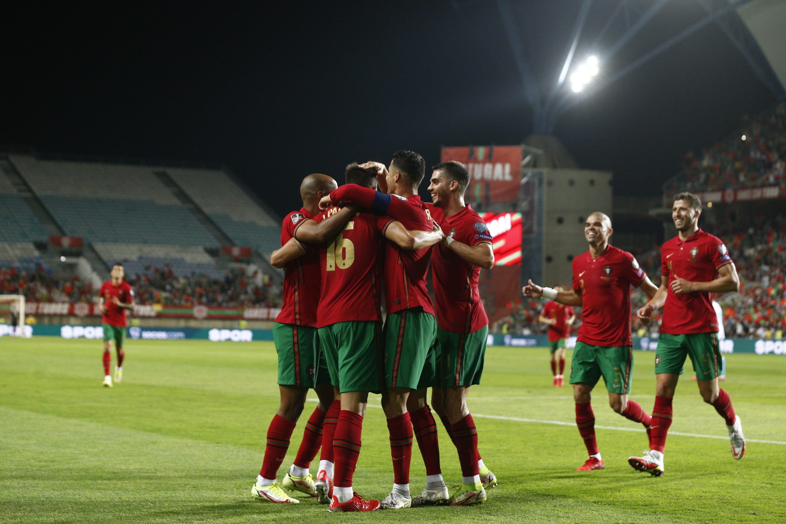 Portugal goleia Luxemburgo com ‘hat-trick’ de Ronaldo