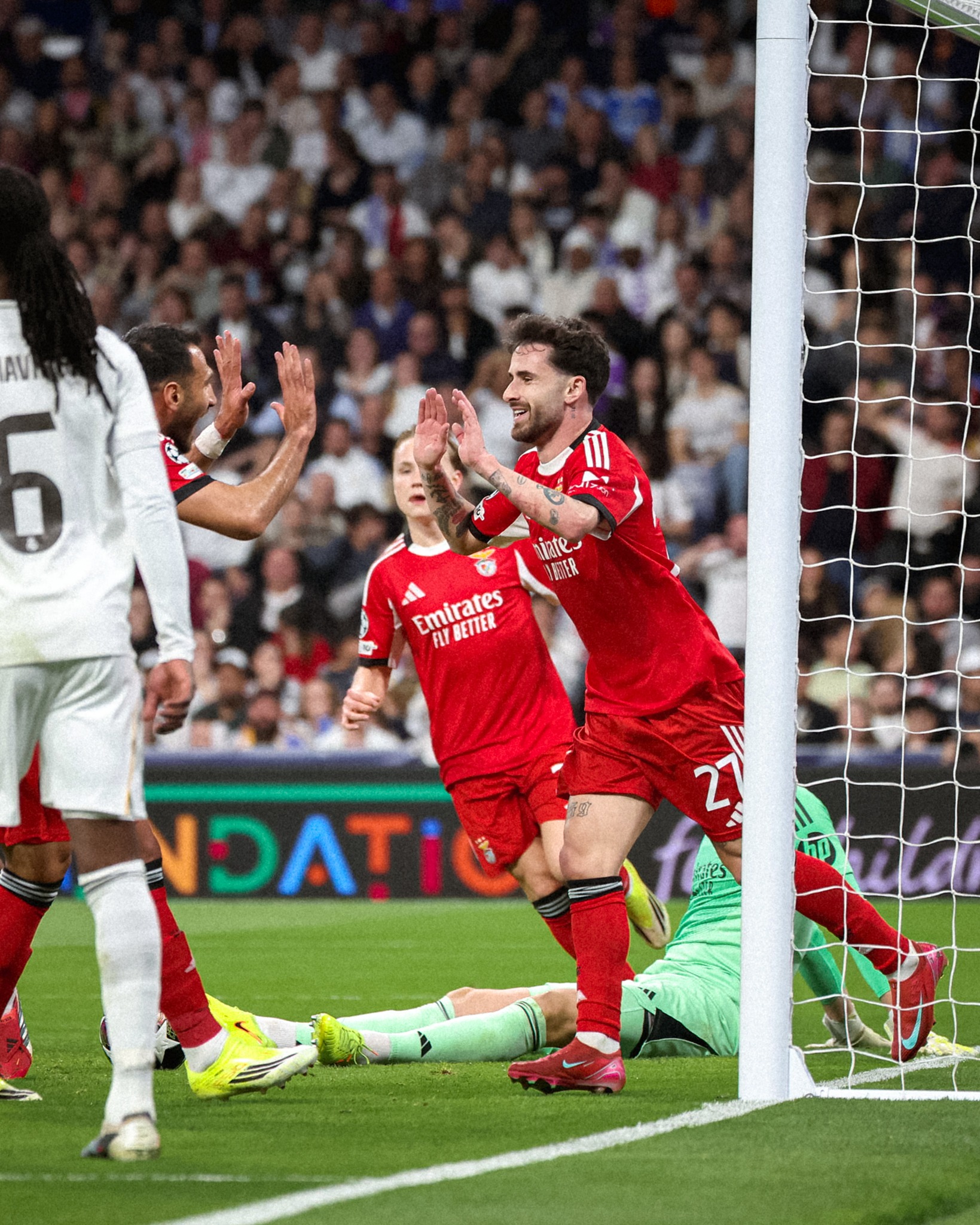 Benfica perde em Madrid e está fora da Champions