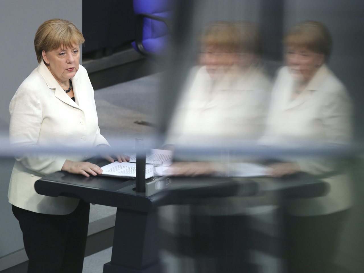 Angela Merkel diz que a União Europeia está numa situação crítica