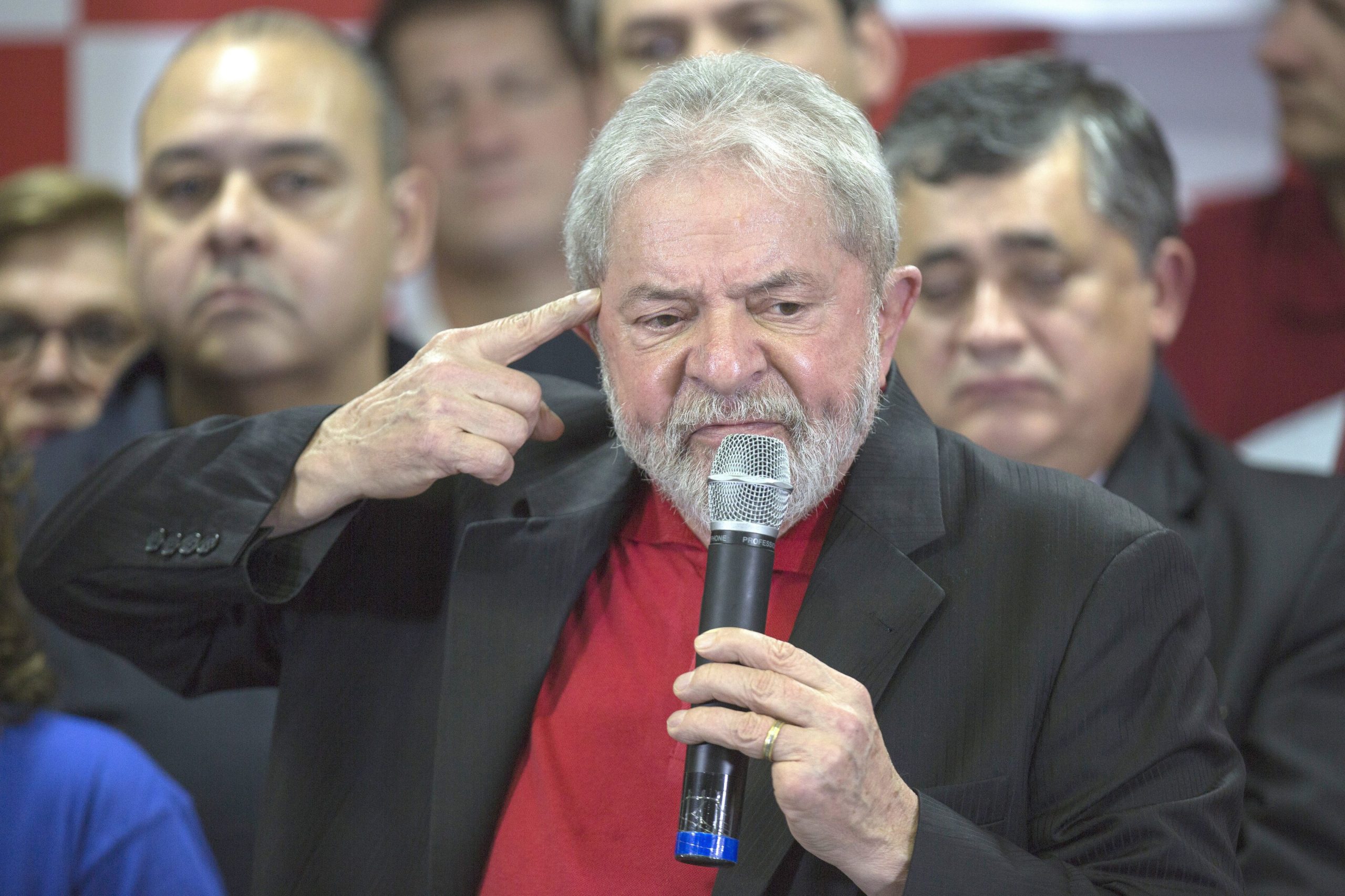 Promotores dizem que decisão que pode libertar Lula da Silva afeta a Lava Jato e combate à corrupção no Brasil