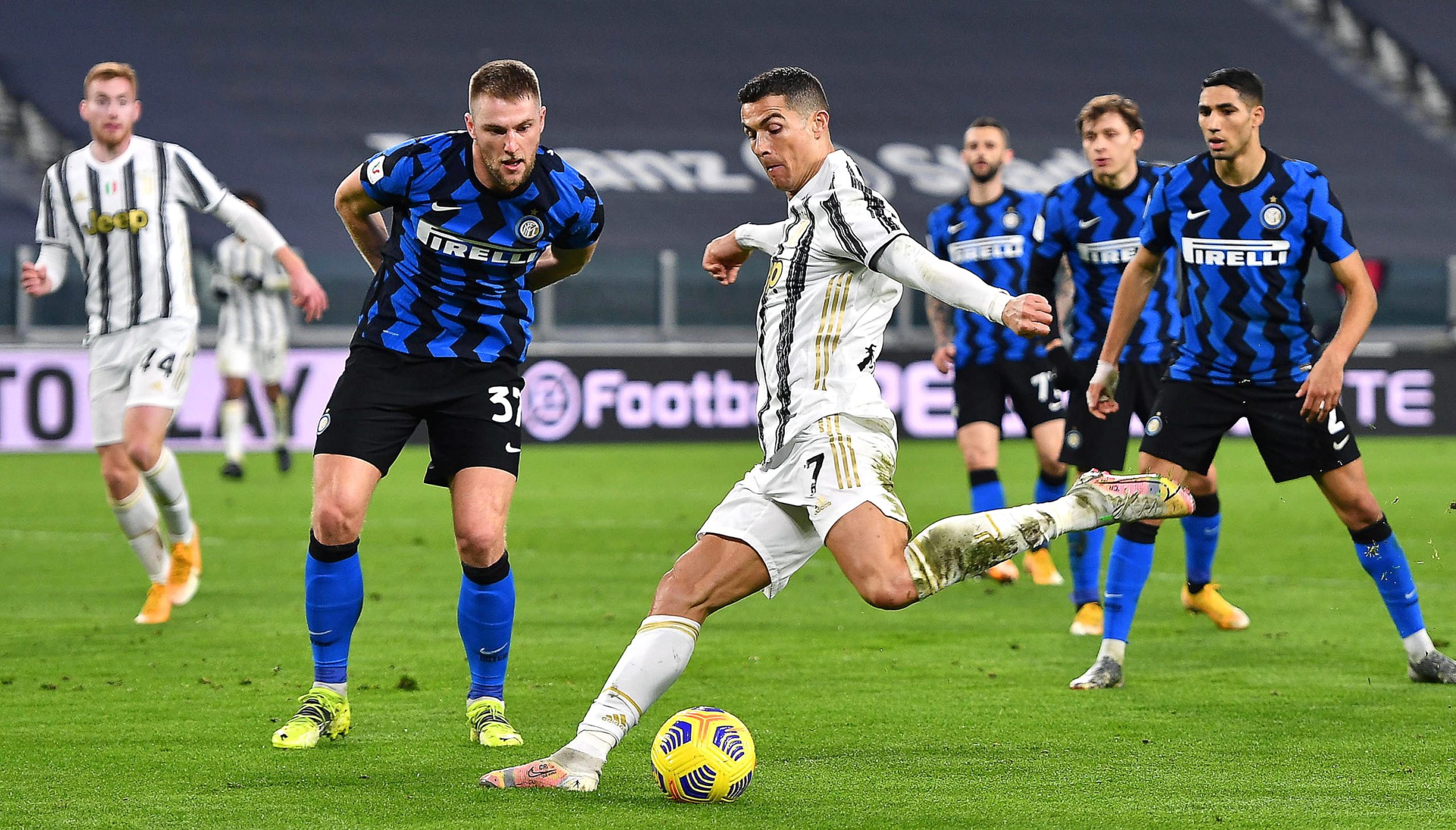 Federação italiana abre inquérito a incidentes no Juventus-Inter Milão