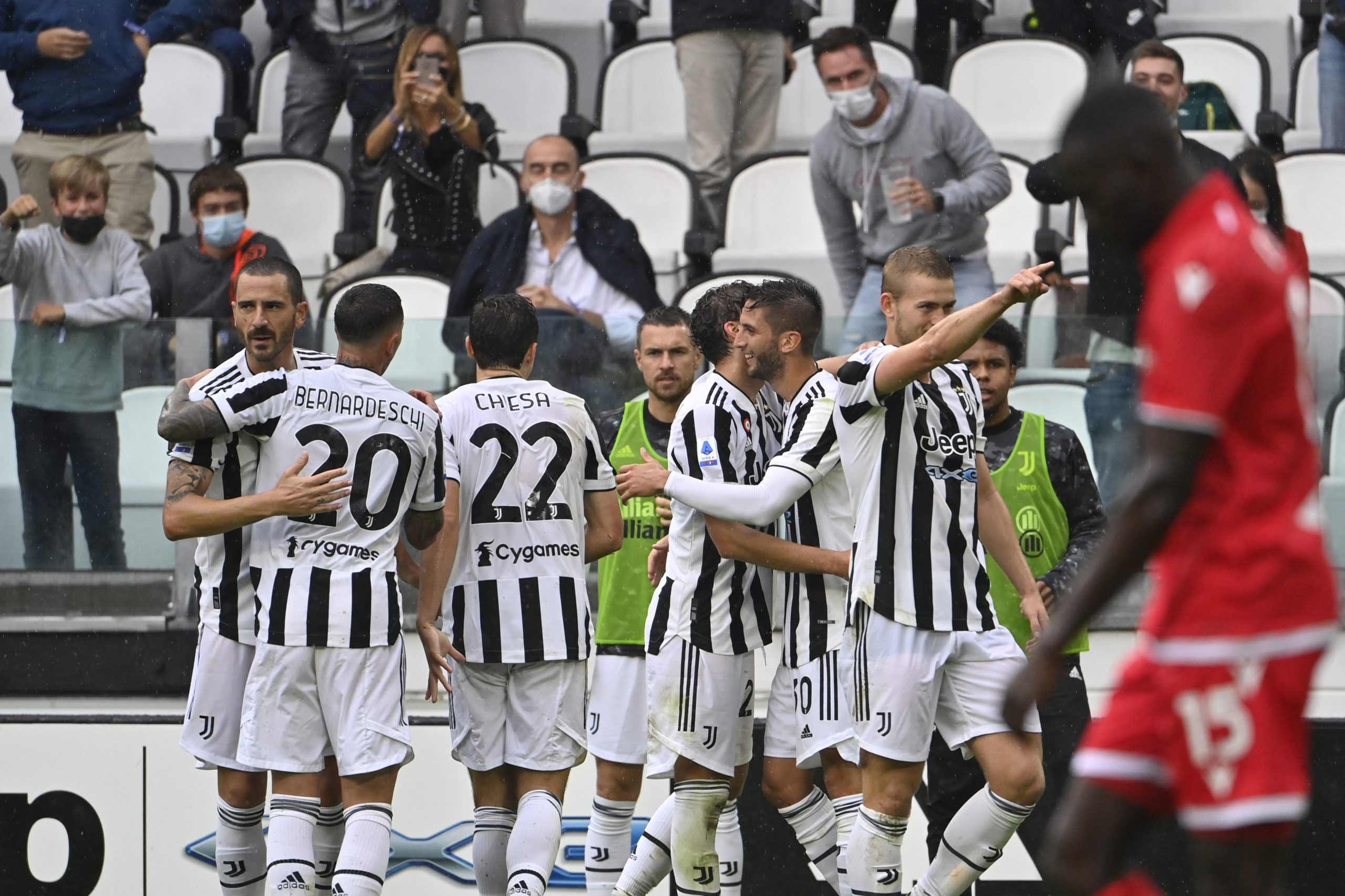 Juventus vence Sampdoria apesar do ‘susto’ da lesão de Dybala