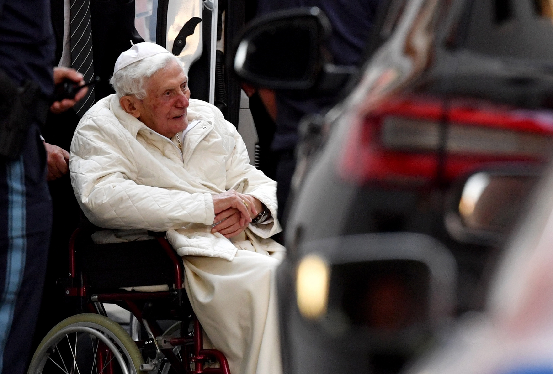 Papa emérito Bento XVI está em estado “grave, mas estável”
