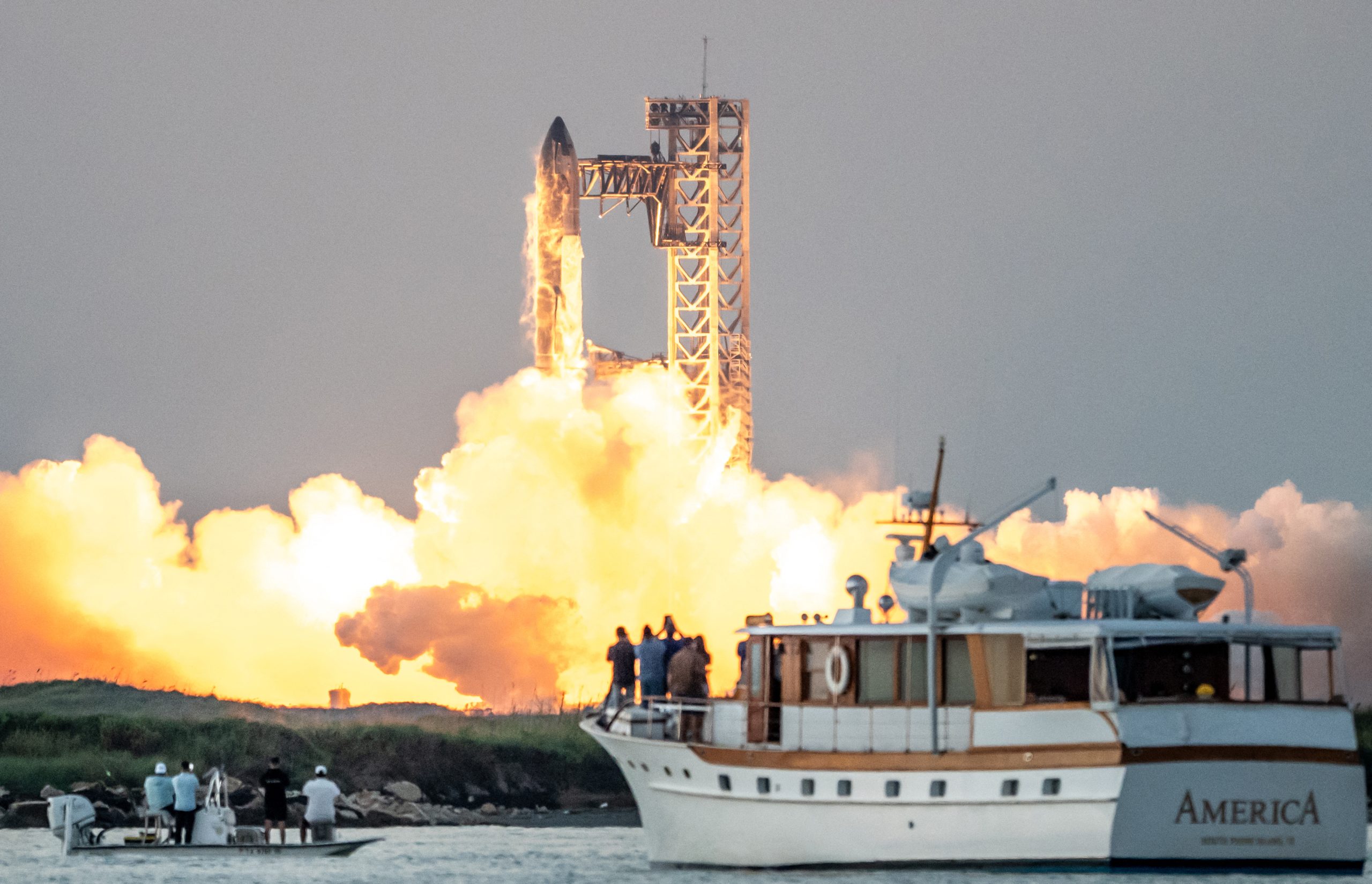 SpaceX prepara novo lançamento do megafoguetão Starship após explosões
