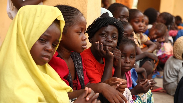 Nigéria entrega à ONU 183 crianças resgatadas à organização Boko Haram