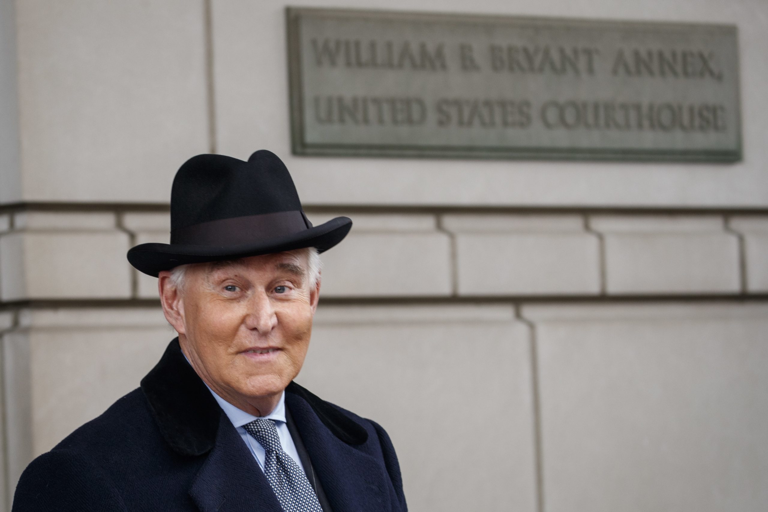 Trump comuta pena de prisão do seu amigo e antigo conselheiro Roger Stone