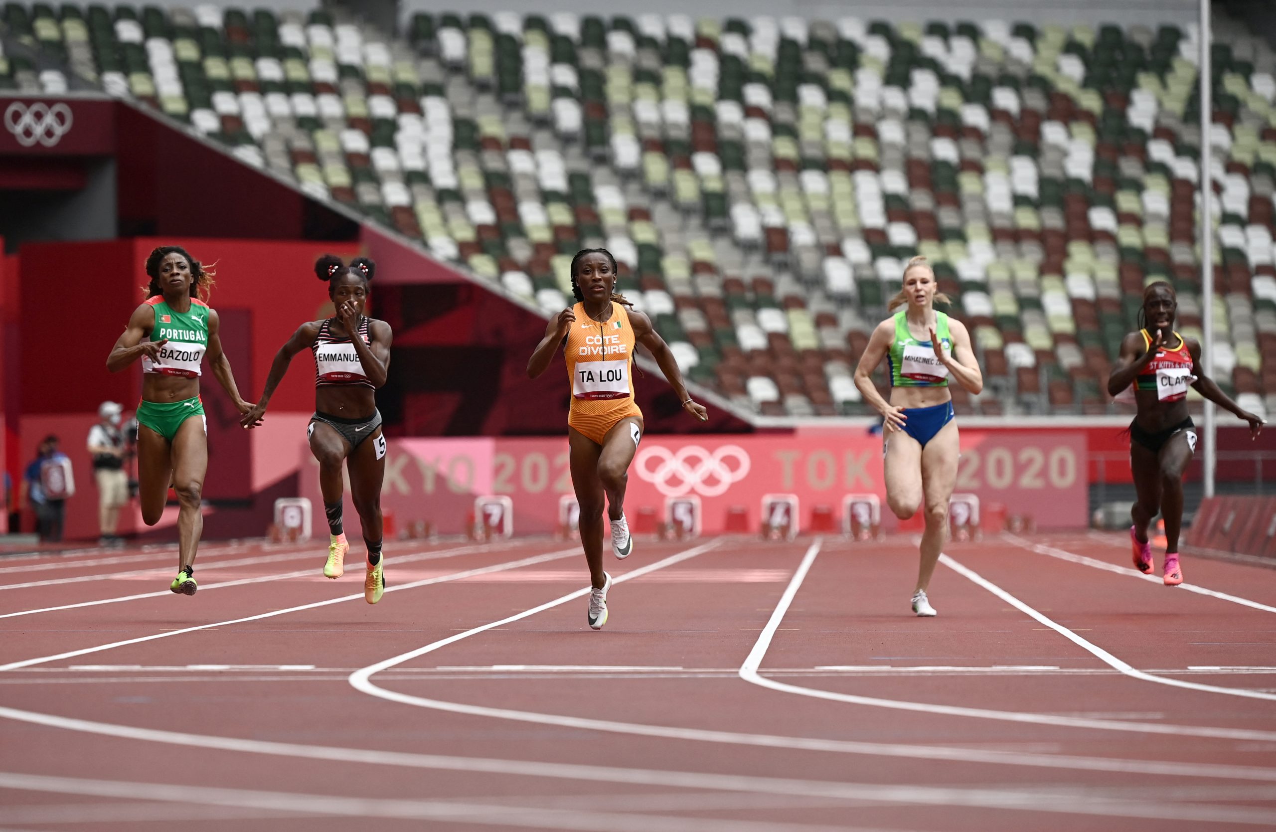 Velocista Lorene Bazolo eliminada na primeira ronda dos 100 metros