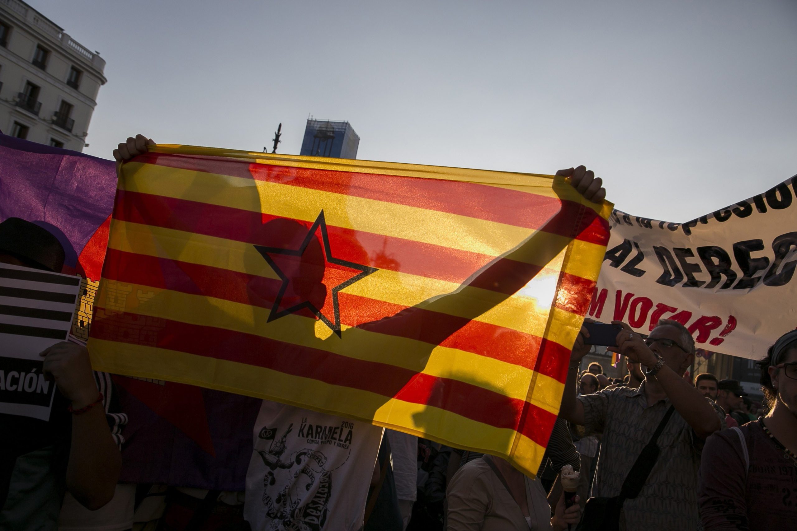 Partidos criticam detenções e “degradação” dos direitos fundamentais na Catalunha