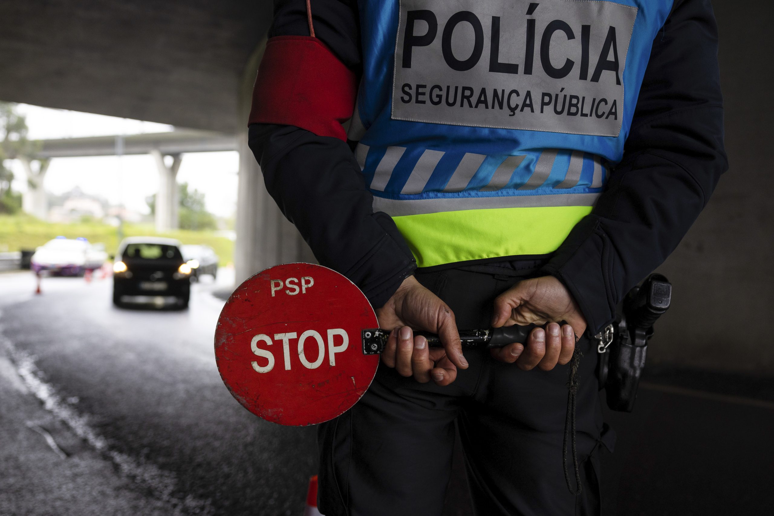 Detido estafeta com carta de condução falsa no Porto