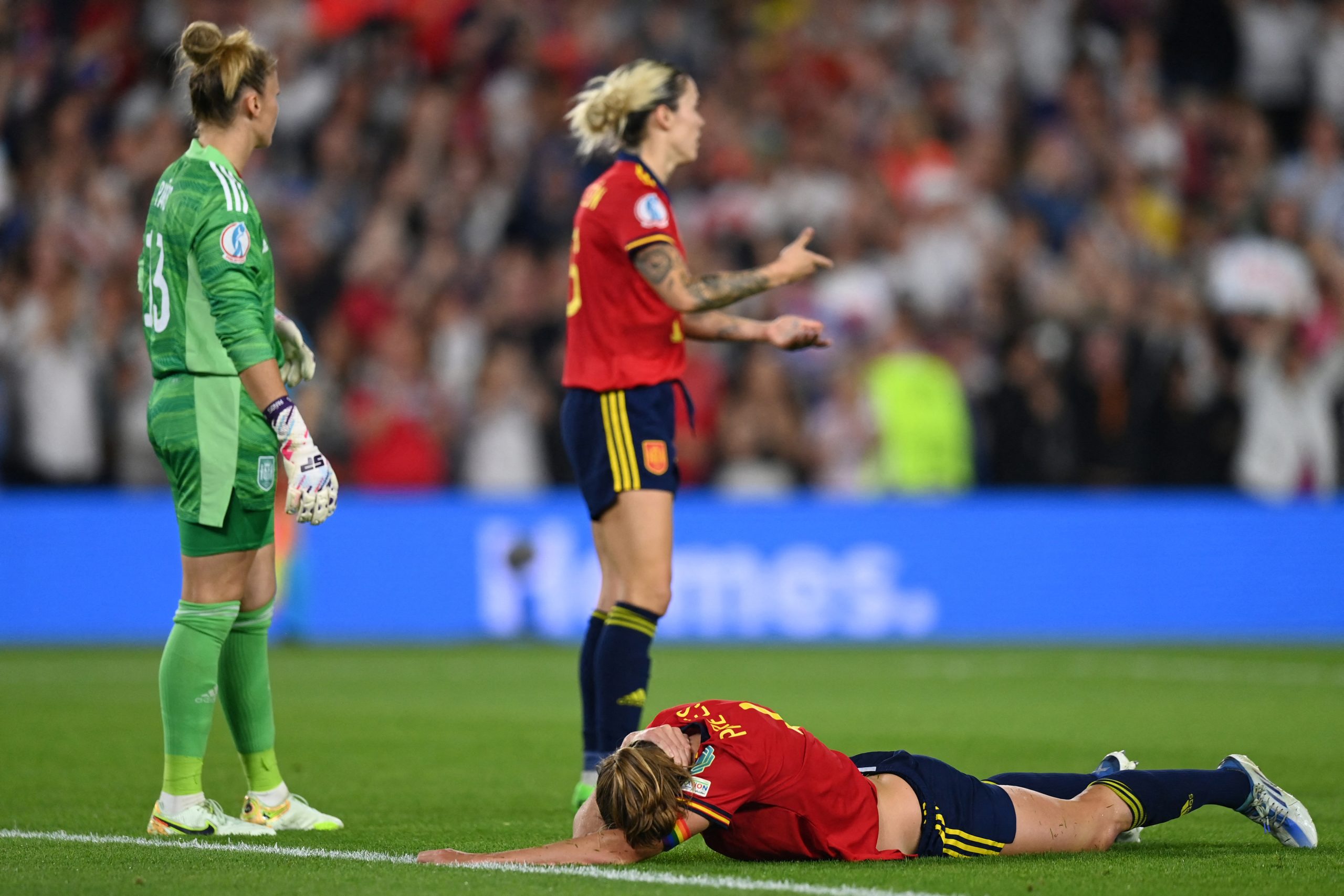 Tentaram despedir o treinador, mas não conseguiram. 15 renunciaram à seleção feminina de Espanha