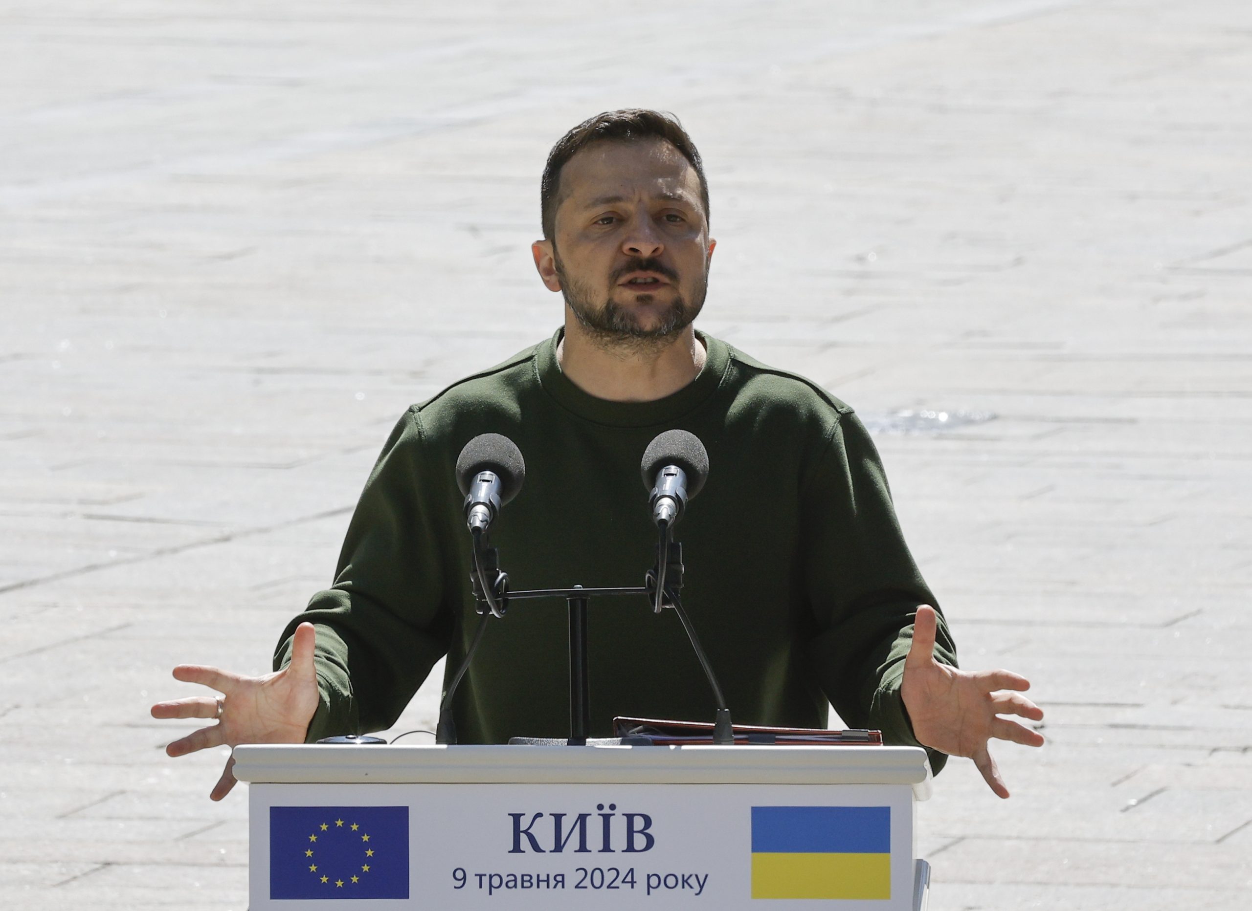 Zelensky demite chefe de departamento de coronéis acusados de conspirar para matá-lo