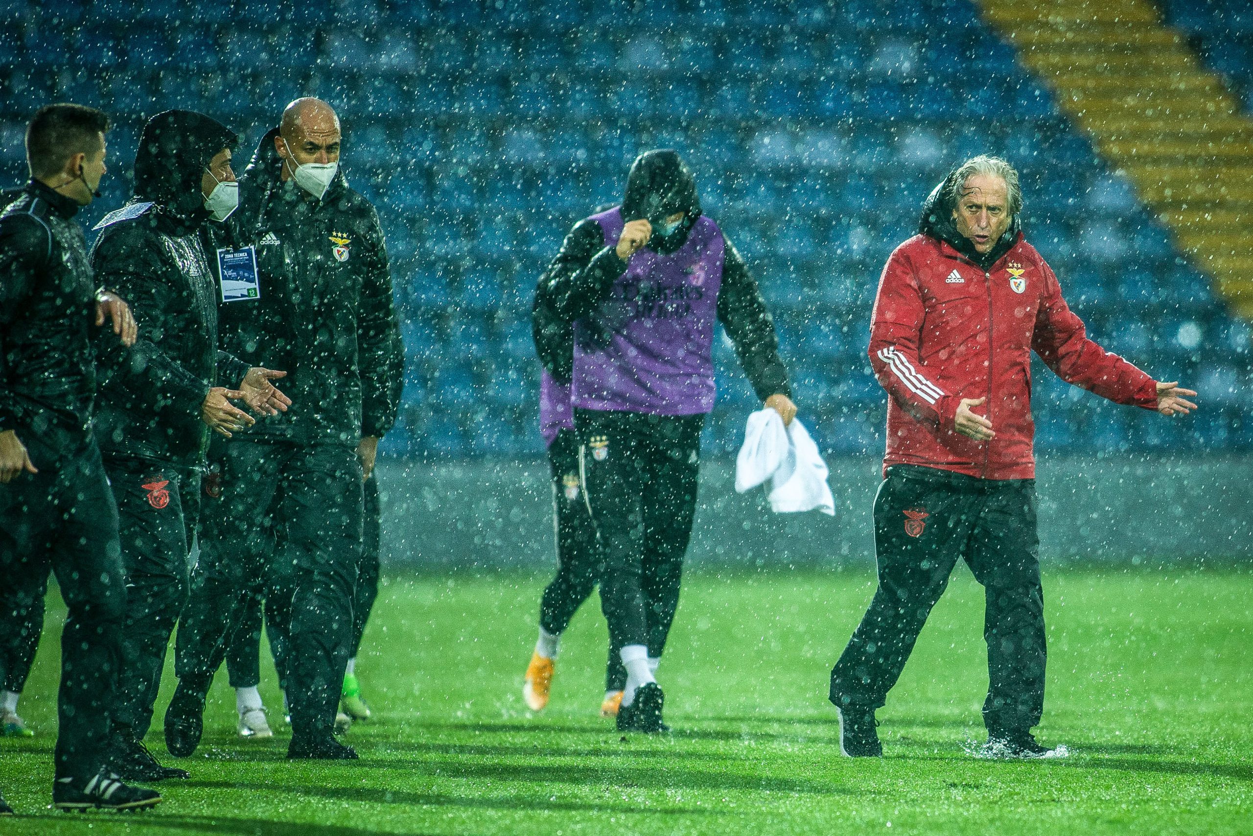 Benfica tenta recuperar segundo lugar nos Açores
