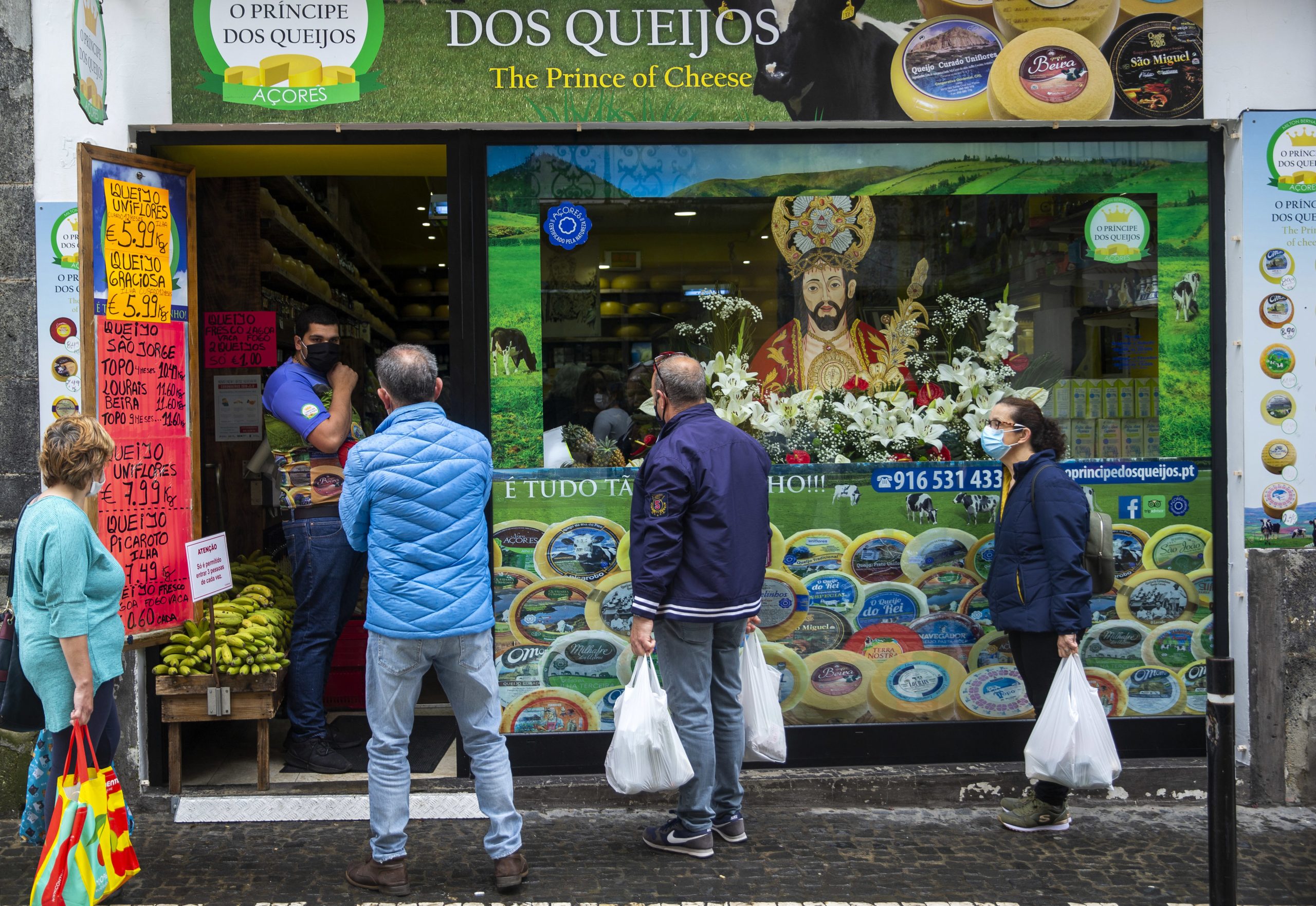 Dos Açores ao Quirguistão (passando por Espanha e Itália), este é o roteiro de desconfinamento da semana