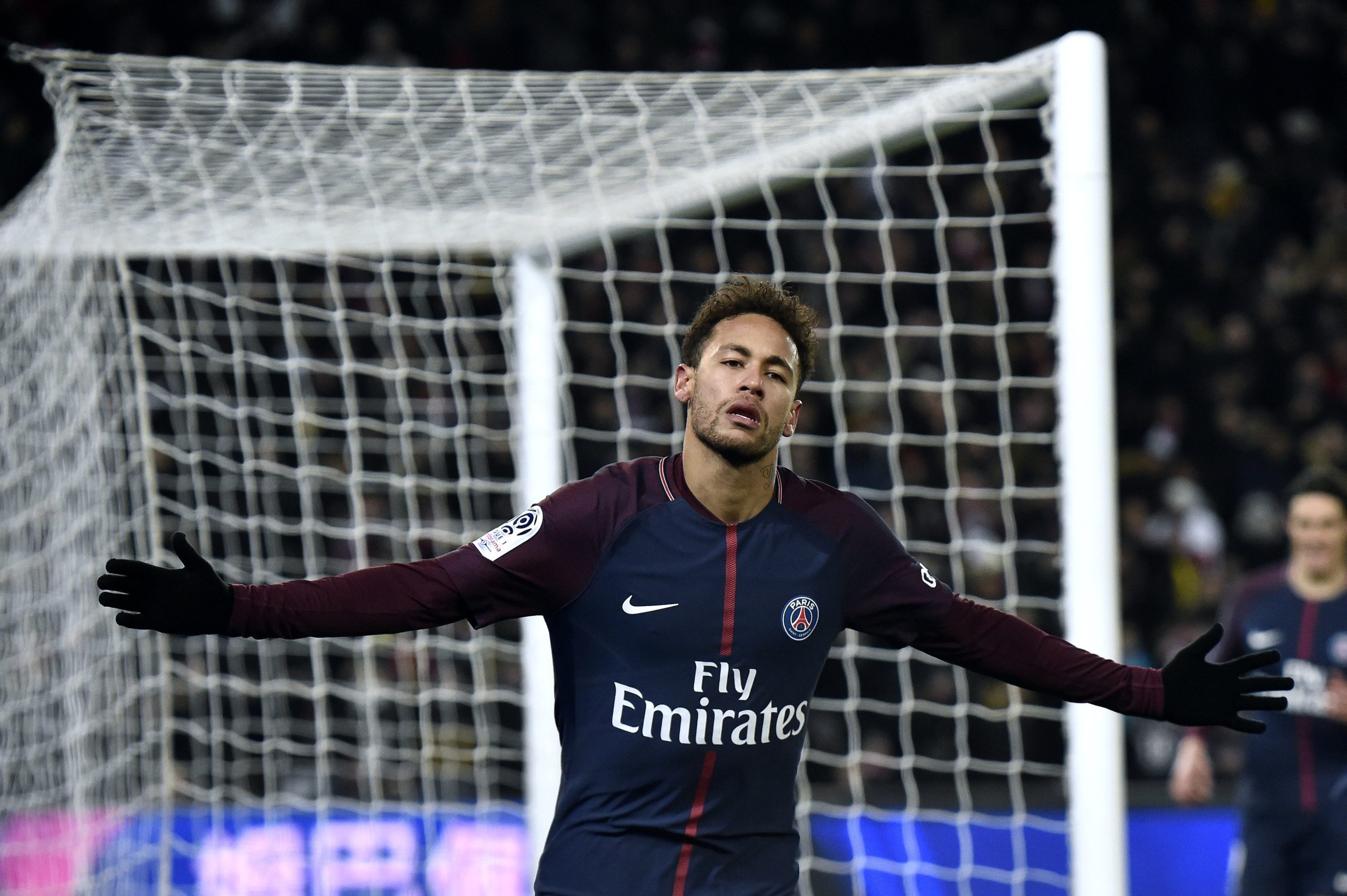 Neymar põe fim às especulações. “Fico em Paris”