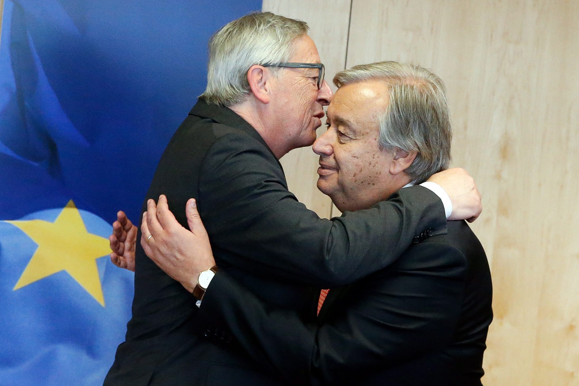 Juncker “extremamente satisfeito” com “enorme triunfo pessoal” de Guterres