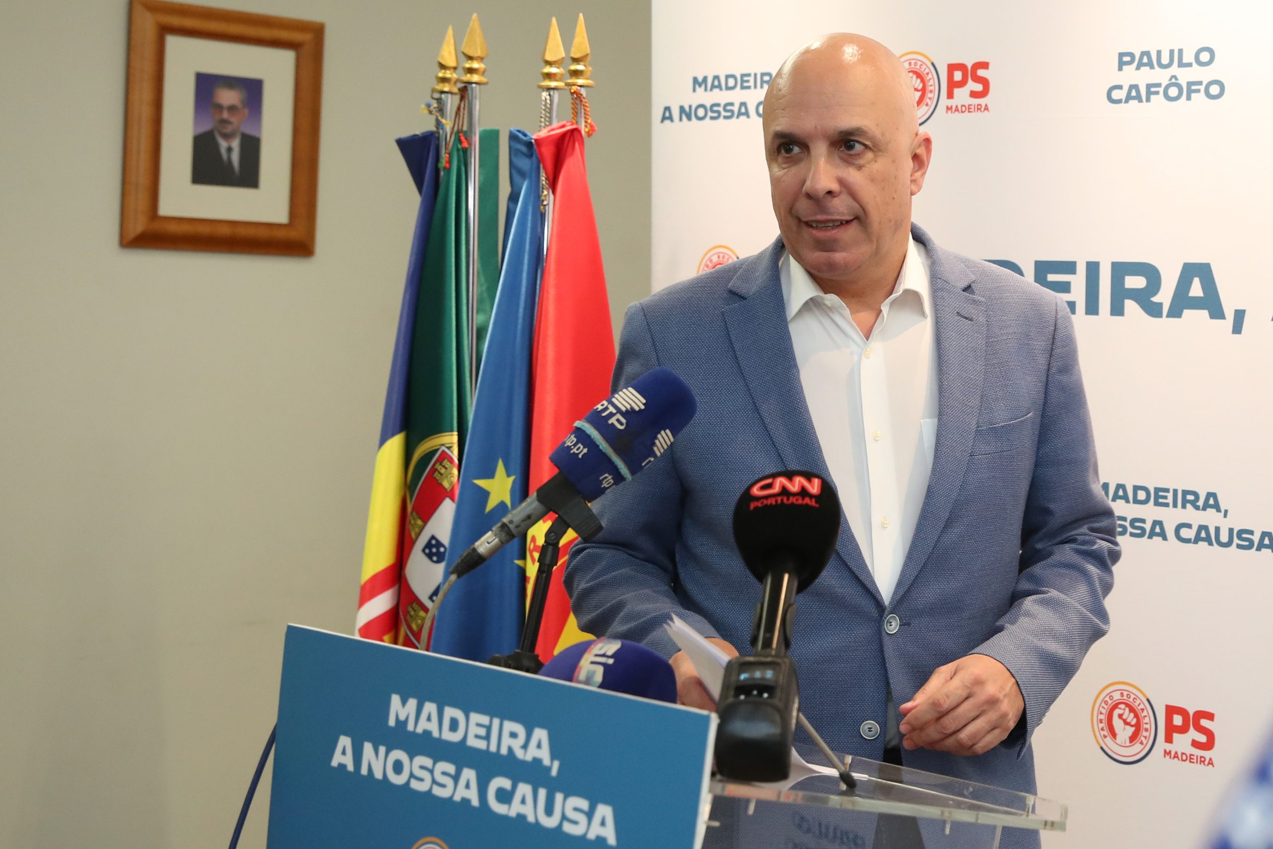 “Às vezes esquecem-se de que o voto é uma arma”. Paulo Cafôfo confiante em “dia bonito” para a região